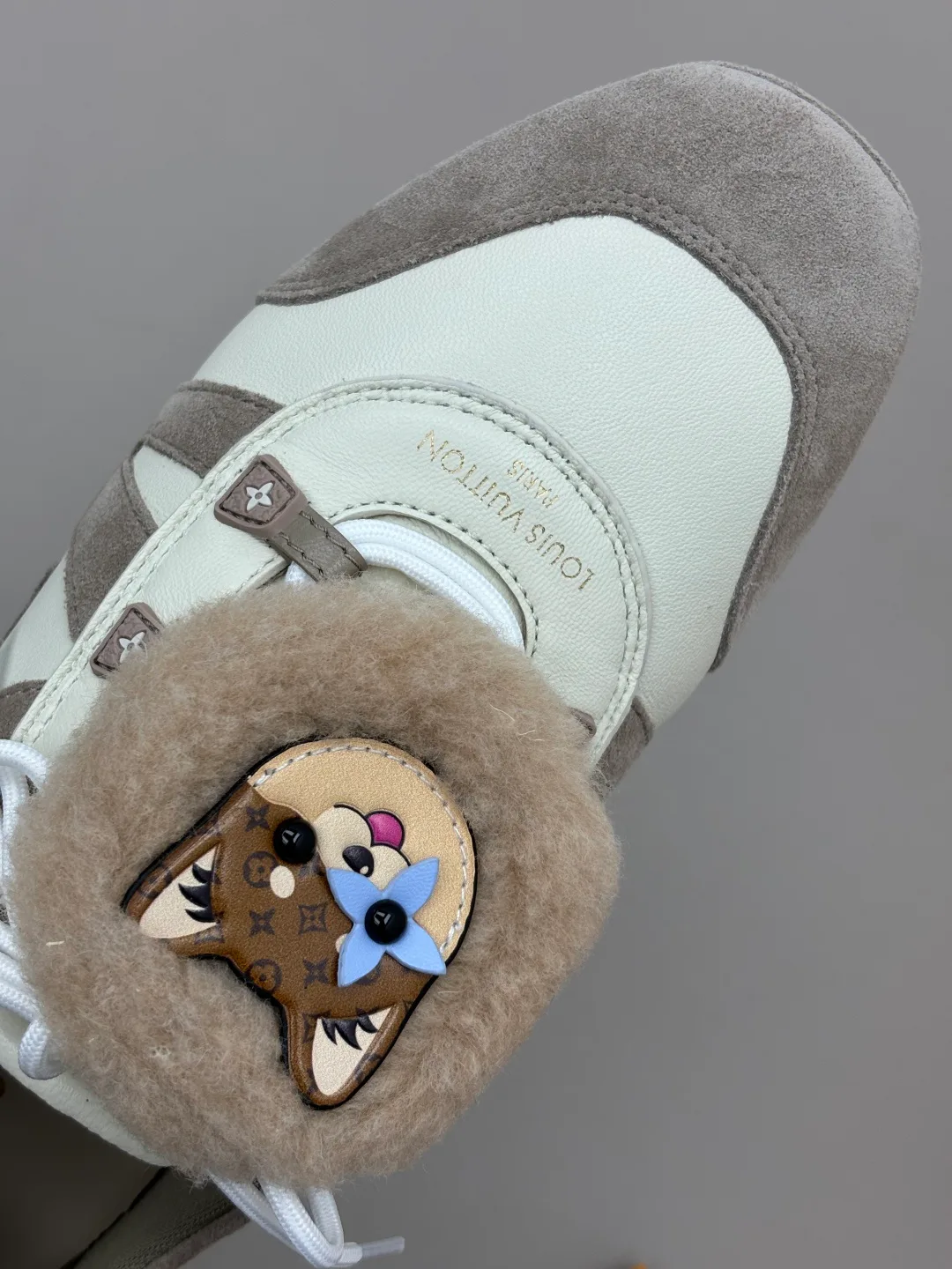 Women's Sneakers LOUIS VUITTON 18006205