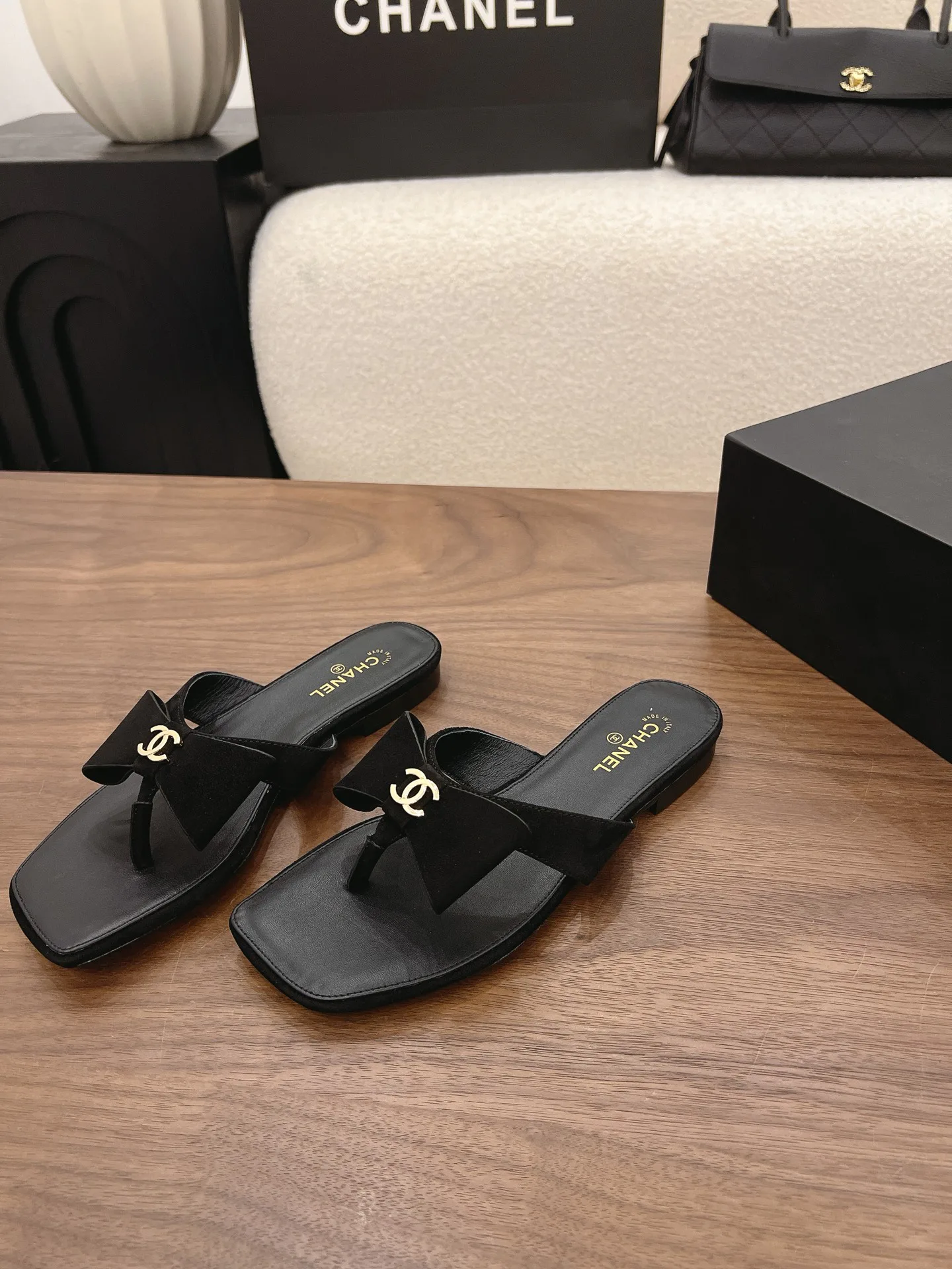 Women's Flip-Flops CHANEL 16944159