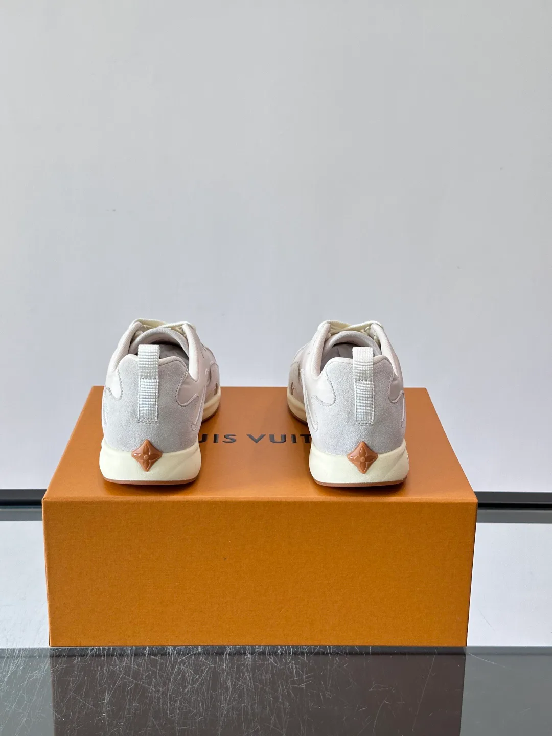 Women's Sneakers LOUIS VUITTON 17869452