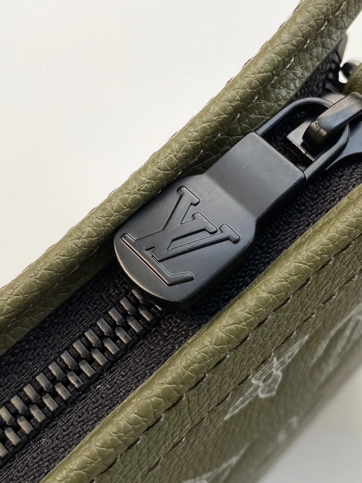 Women's Shoulder Bags LOUIS VUITTON 17904108