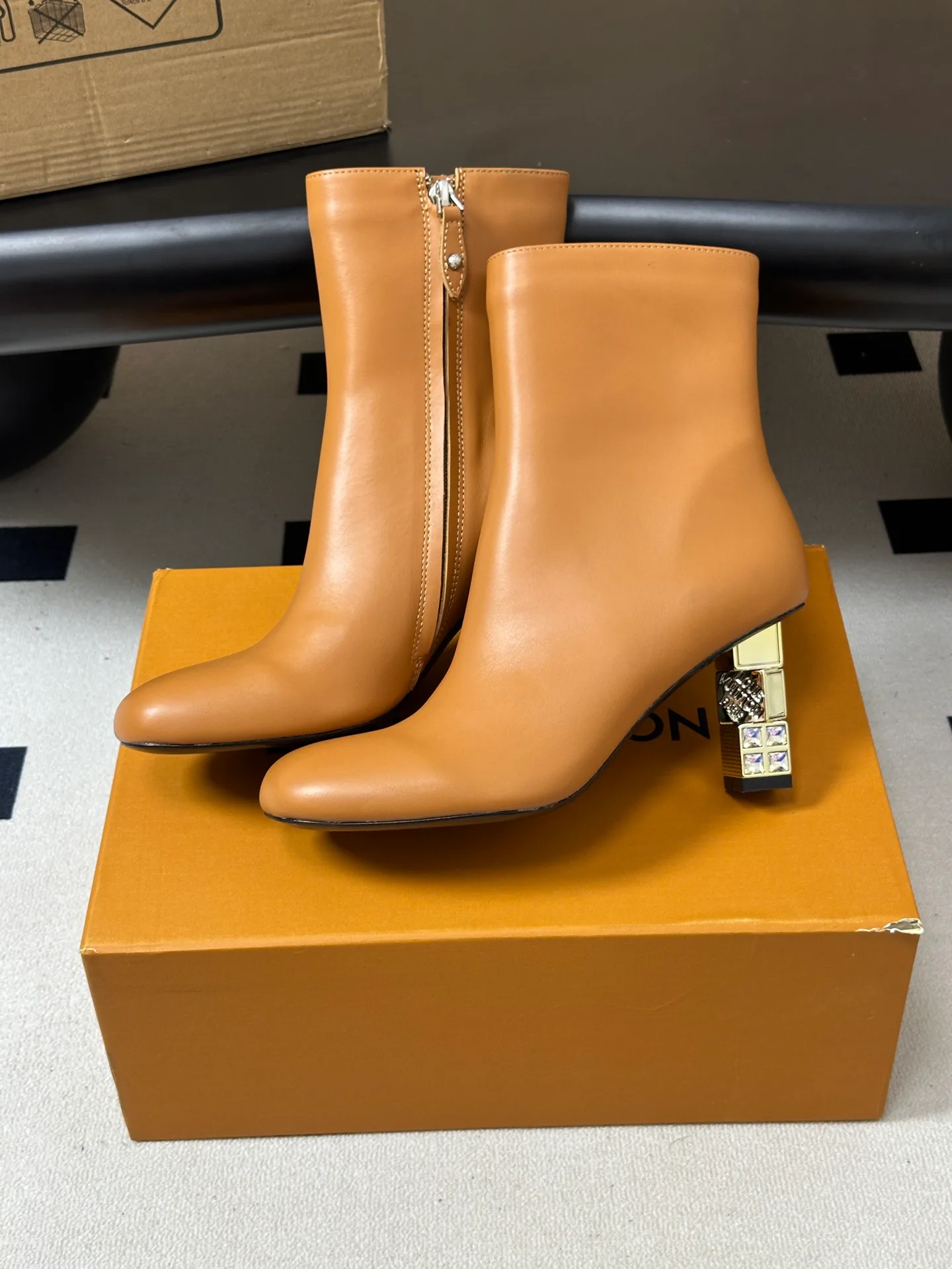 Women's Booties LOUIS VUITTON 18388131