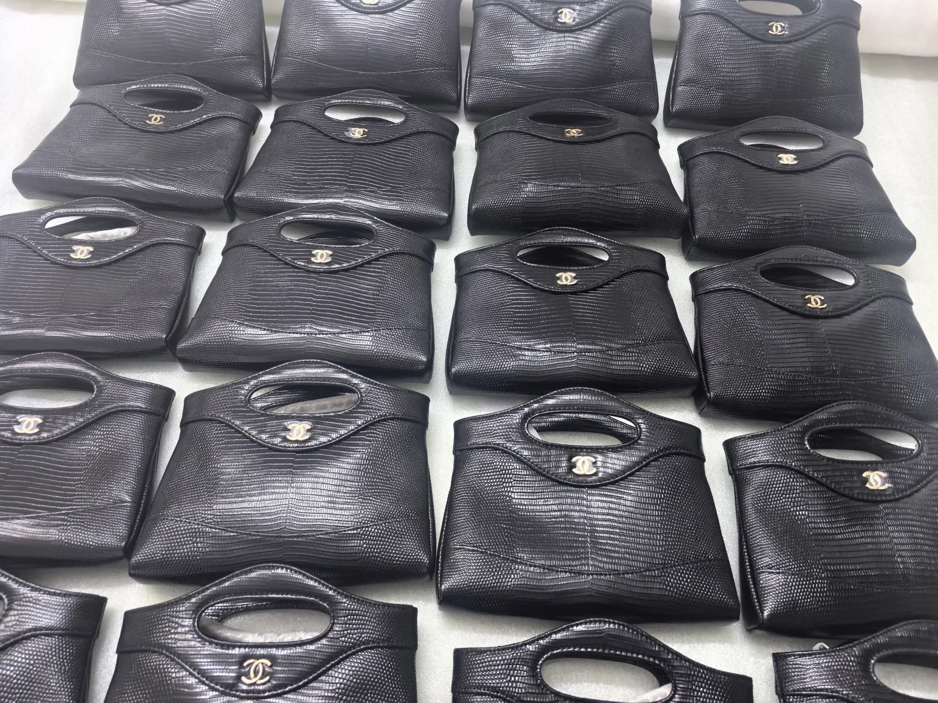 Women's Classic Handbags CHANEL 16990423