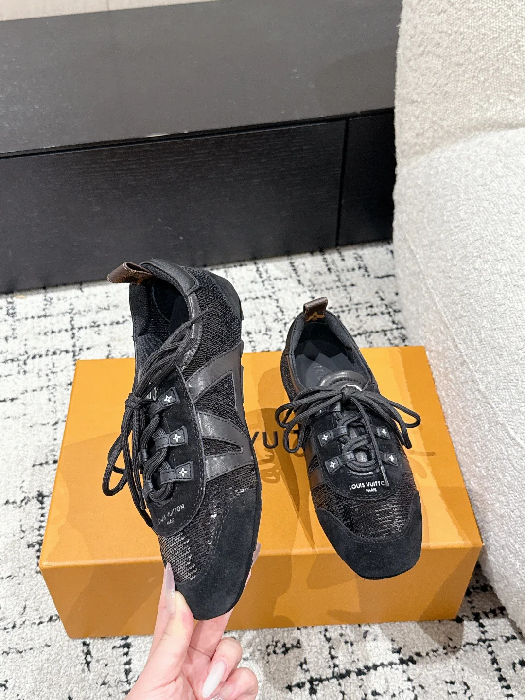 Women's Sneakers LOUIS VUITTON 18409736