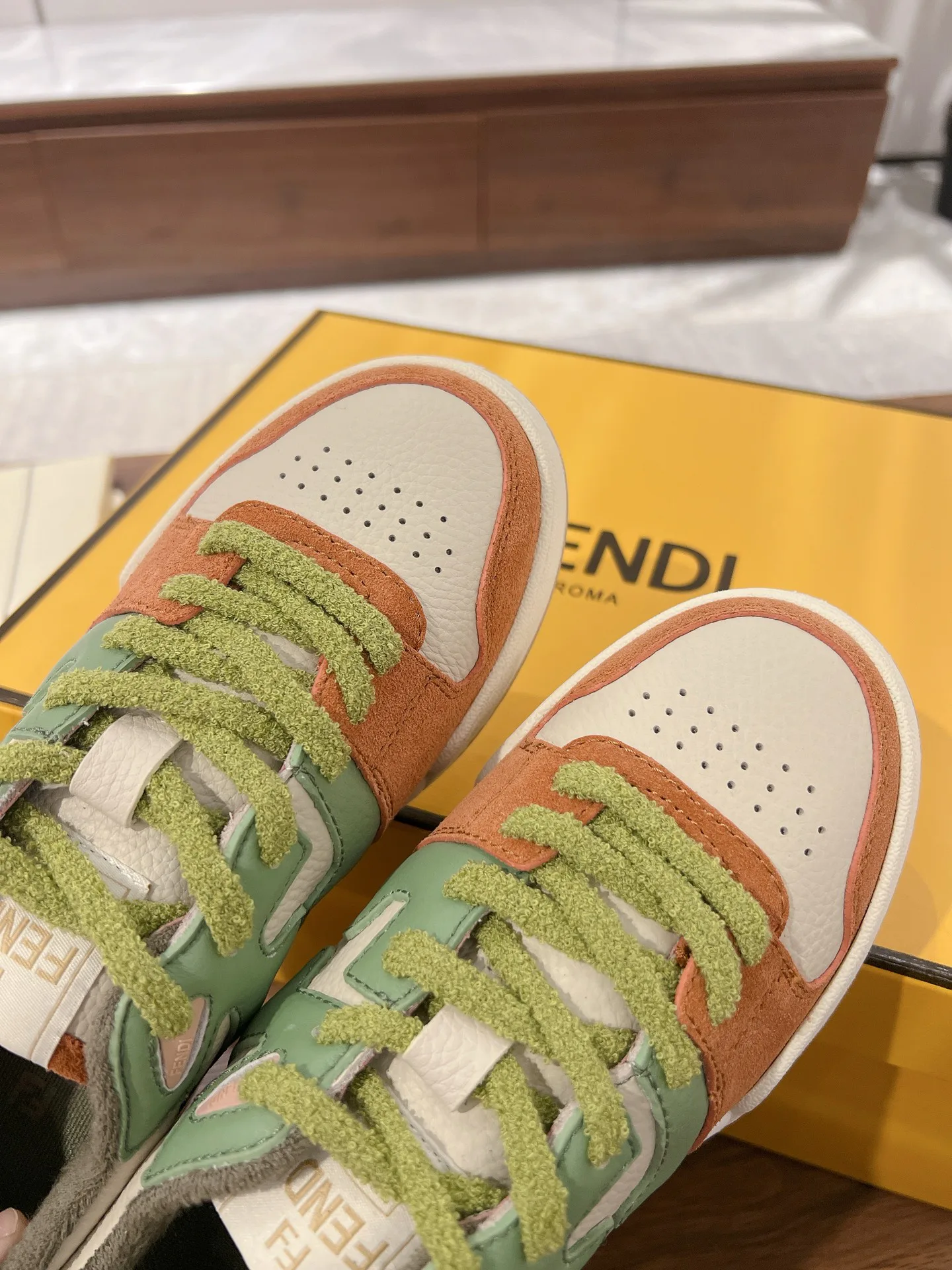Women's Sneakers FENDI 18219601