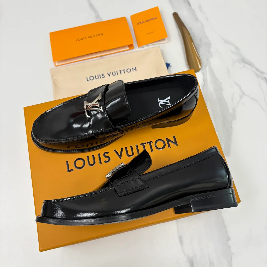 Men's Loafers And Dress Shoes LOUIS VUITTON 18139700