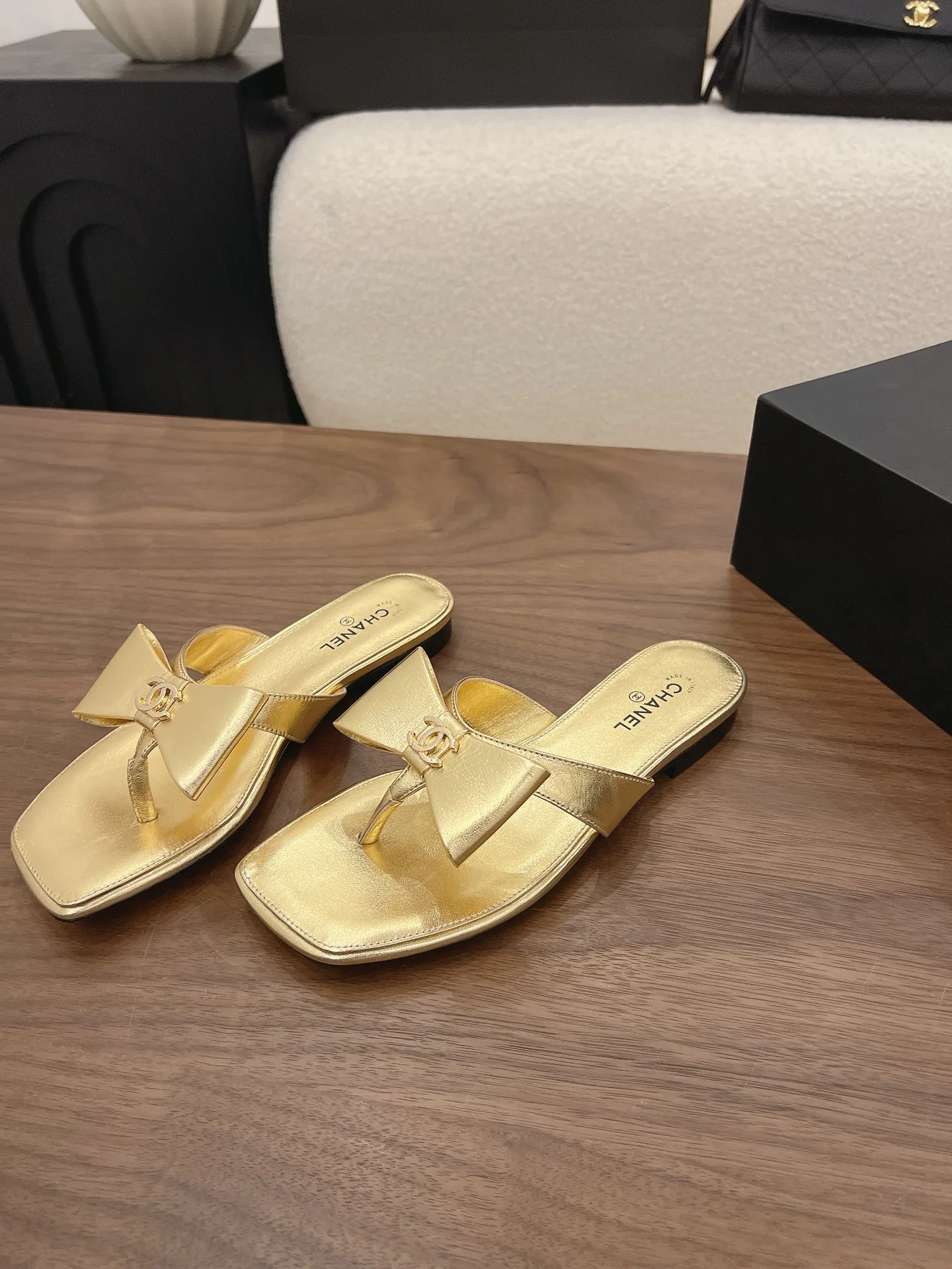 Women's Flip-Flops CHANEL 16944161