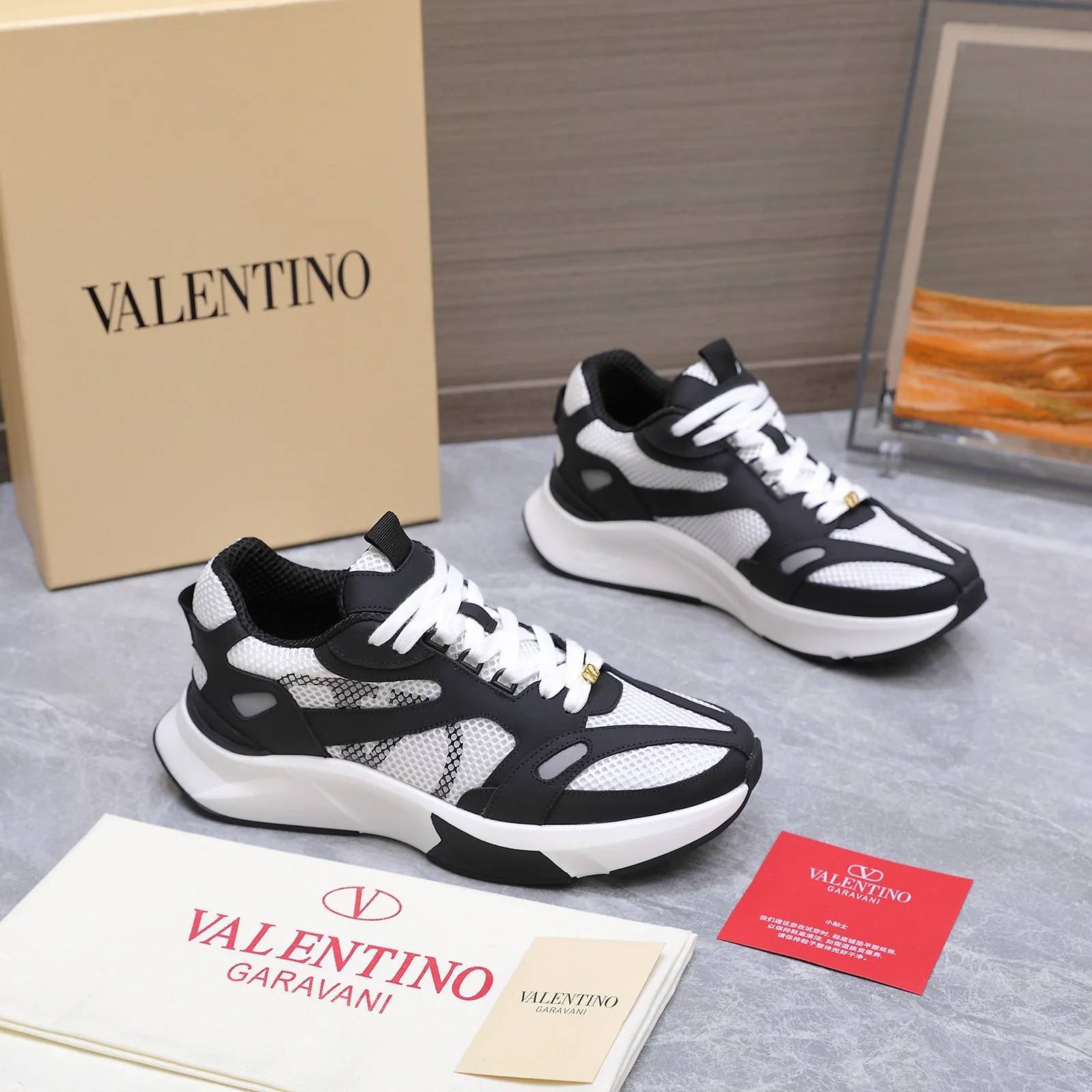 Men's Sneakers VALENTINO 17604591