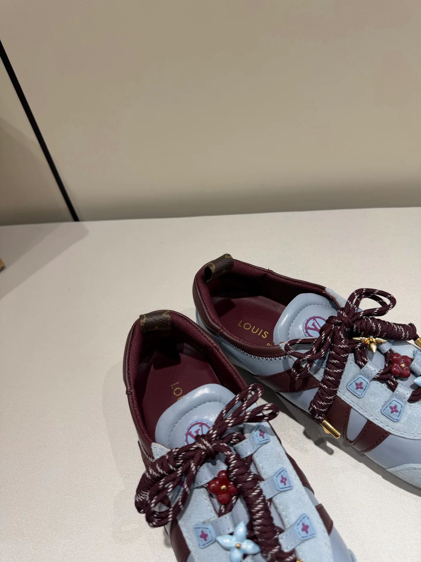 Women's Sneakers LOUIS VUITTON 17934902