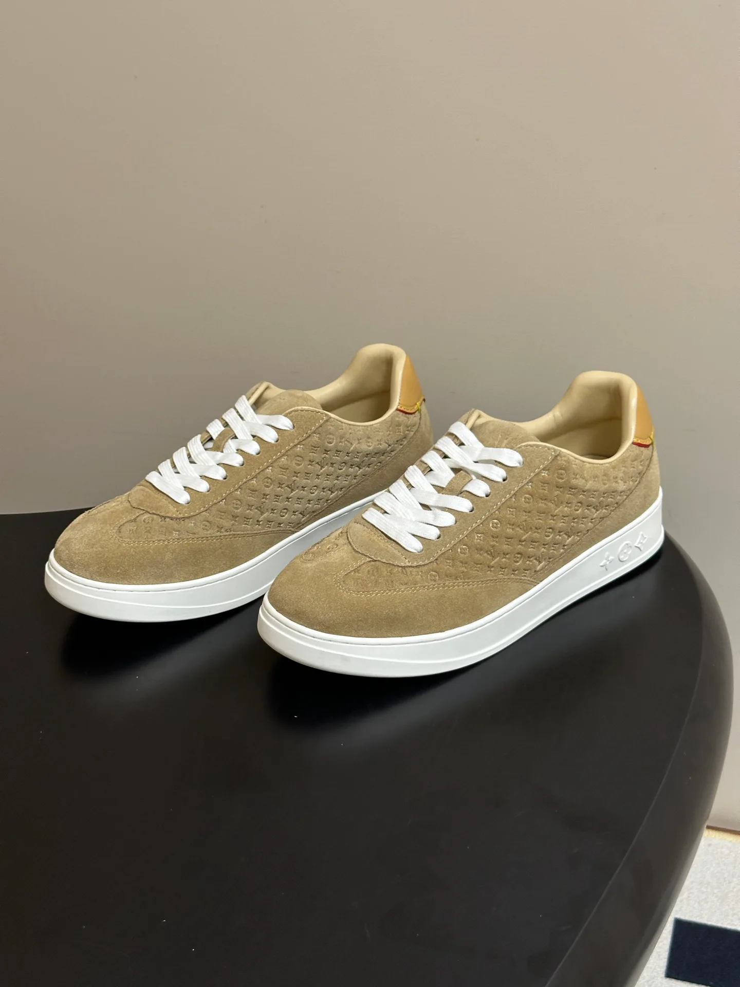 Men's Sneakers LOUIS VUITTON 18340910