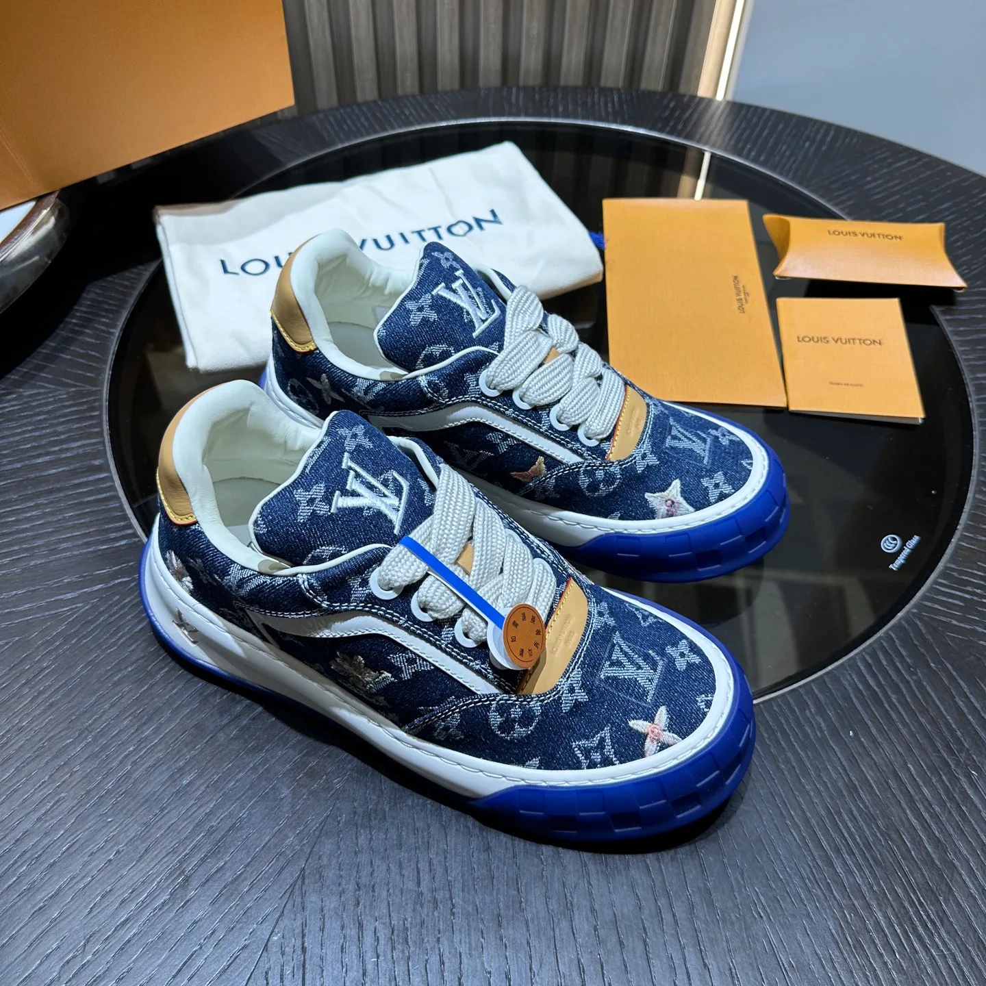 Men's Sneakers LOUIS VUITTON 18191604