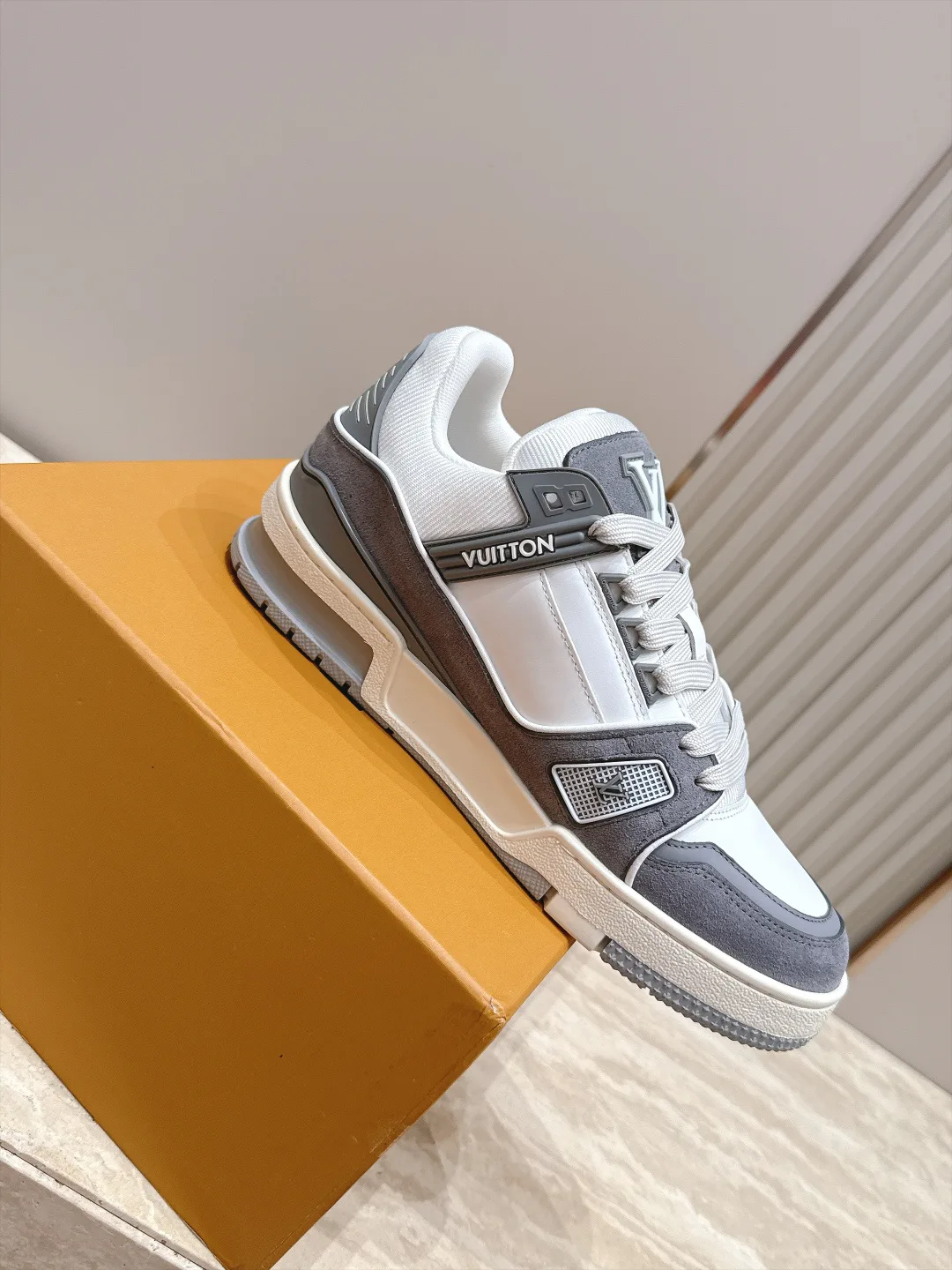 Women's Sneakers LOUIS VUITTON 17866559