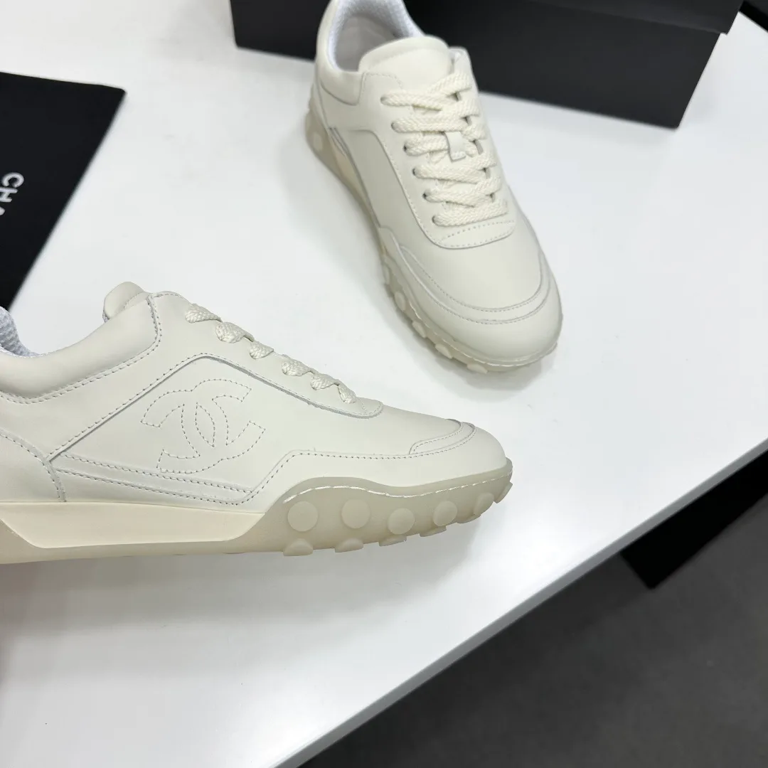 Women's Sneakers CHANEL 18025583