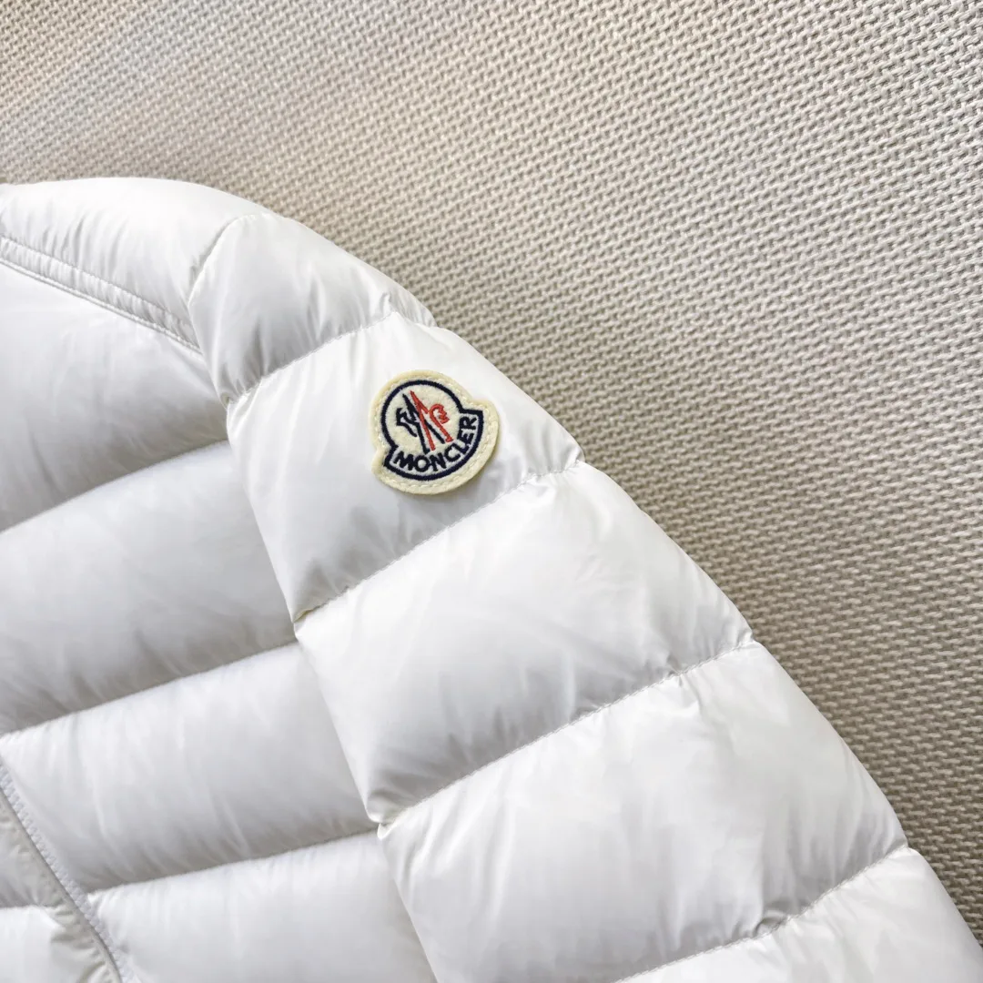Women's Jackets And Down Jackets MONCLER 18450478