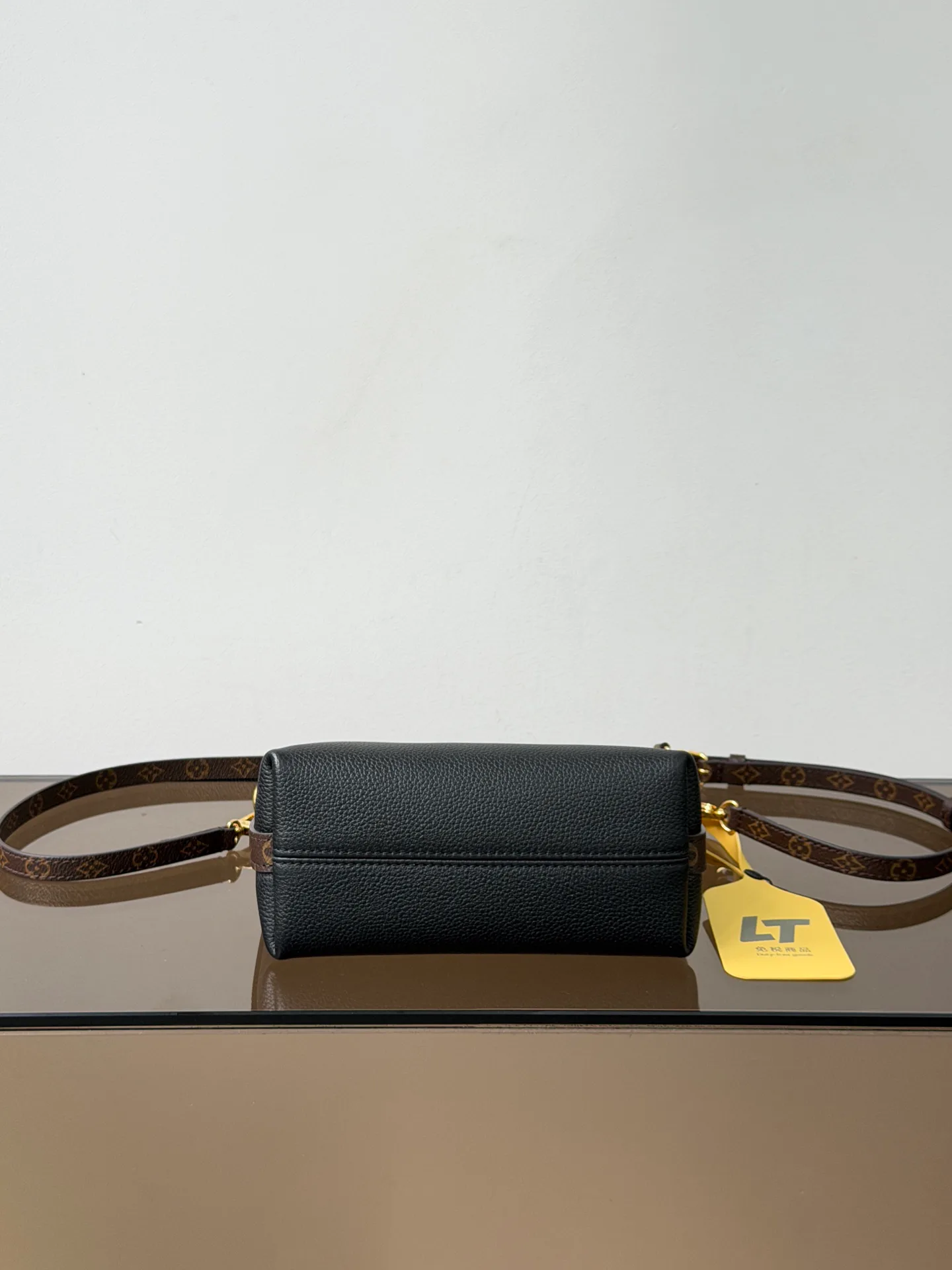 Women's Classic Handbags LOUIS VUITTON 18278228