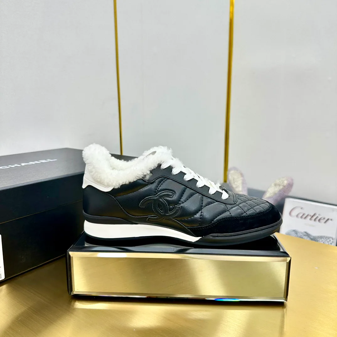 Women's Sneakers CHANEL 17949091
