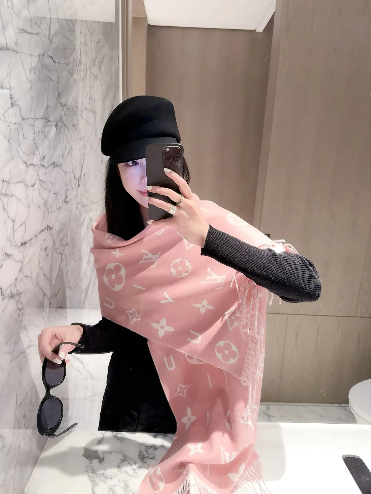 Scarves LOUIS VUITTON 18377563
