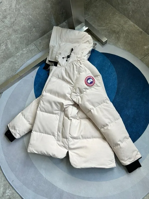 Women's Jackets And Down Jackets CANADA GOOSE 18111610