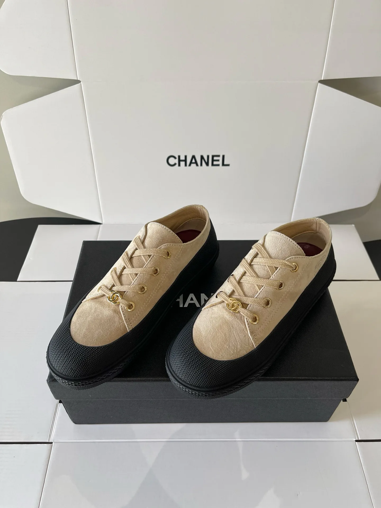 Women's Sneakers CHANEL 18437967