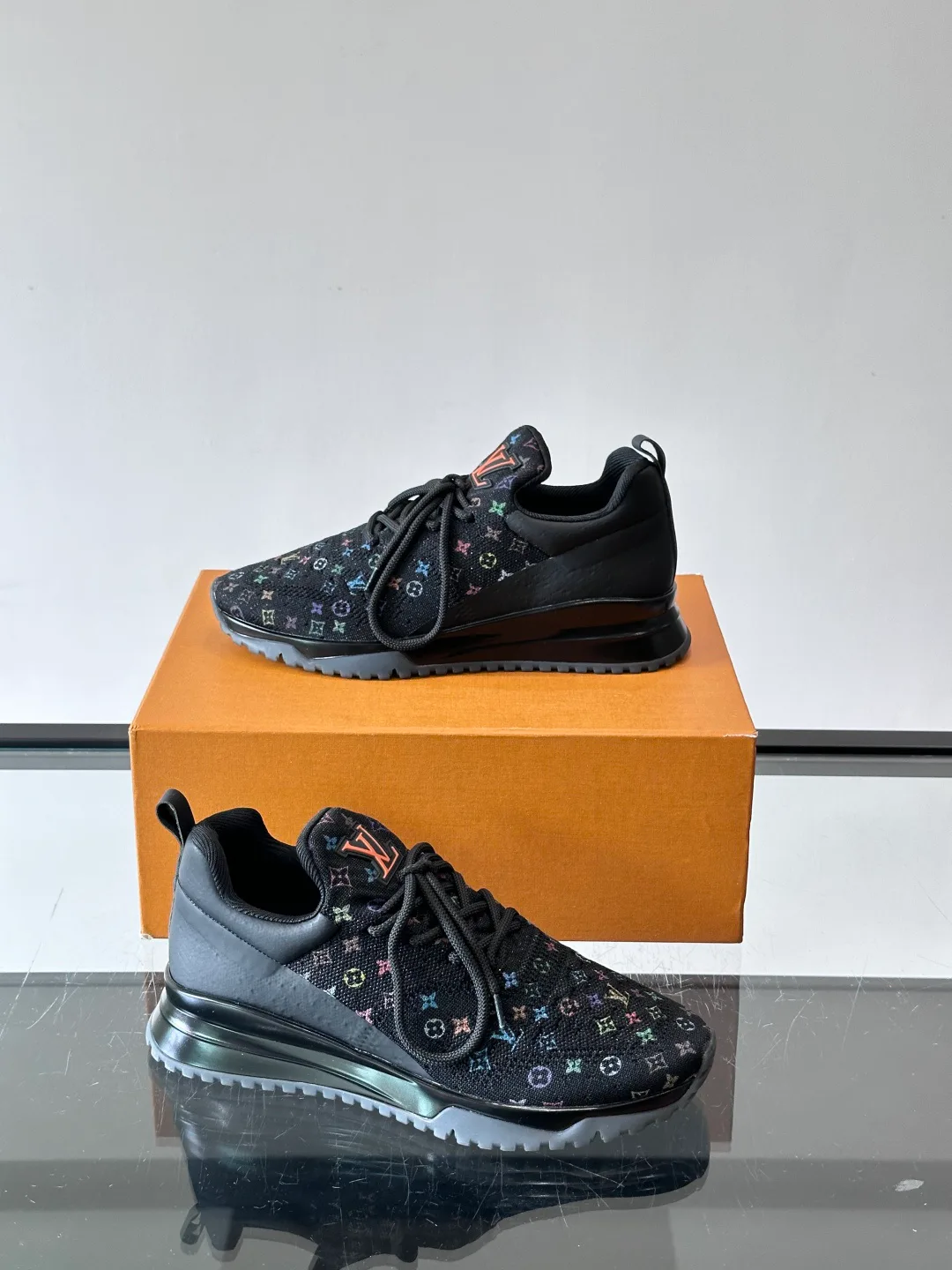 Men's Sneakers LOUIS VUITTON 17588577