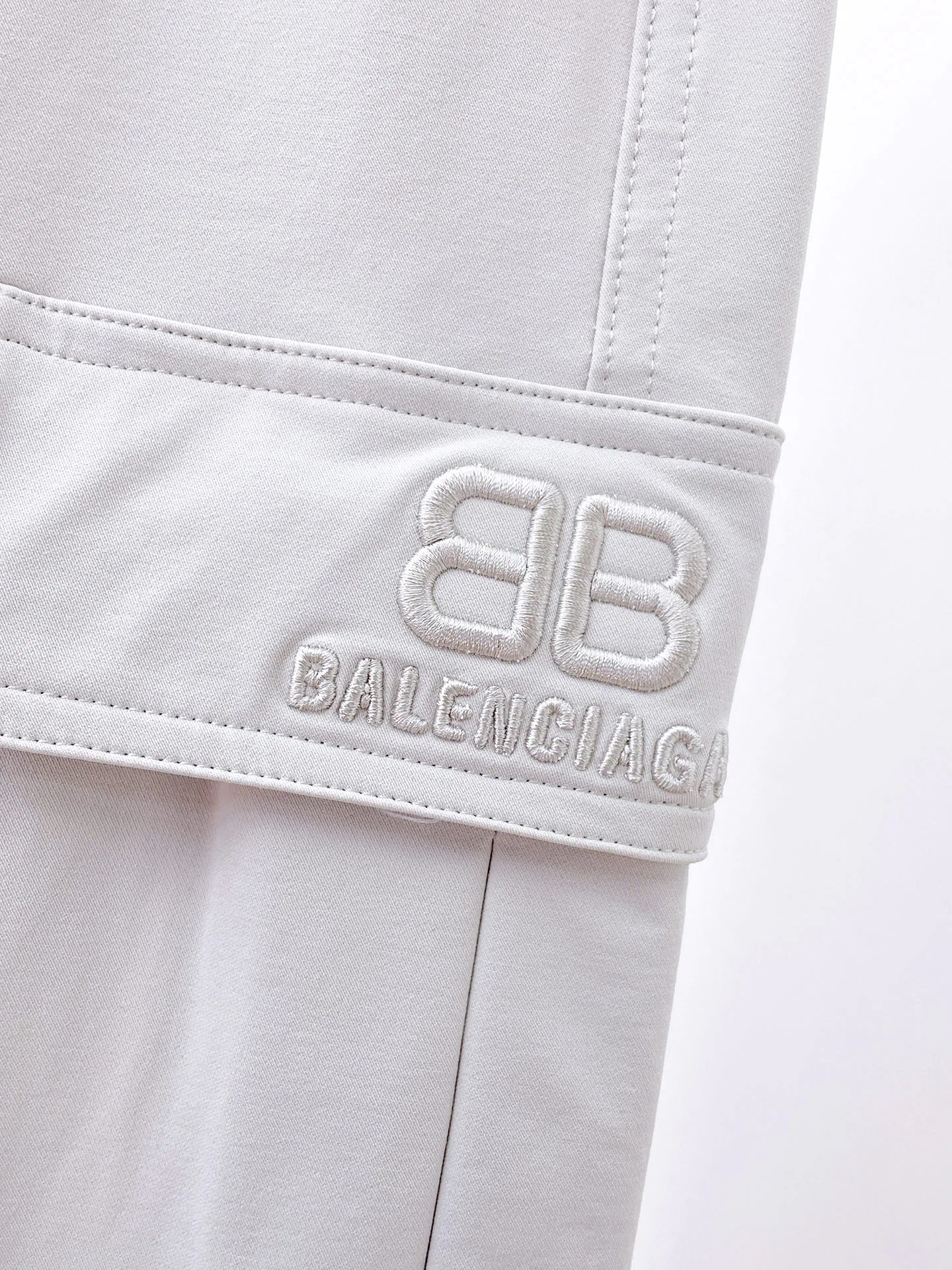 Men's Trousers BALENCIAGA 18197359
