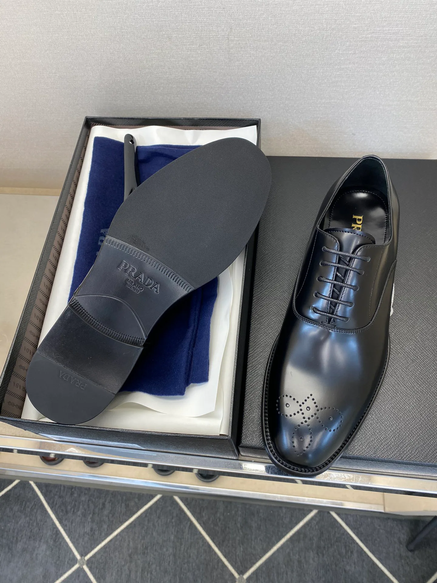 Men's Loafers And Dress Shoes PRADA 18079120