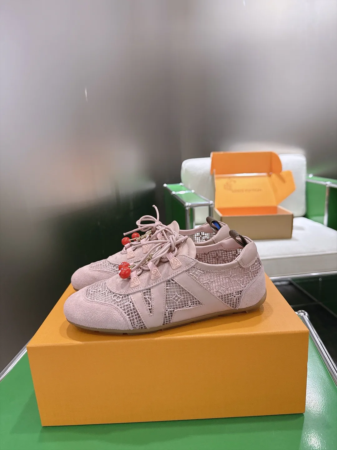 Women's Sneakers LOUIS VUITTON 18152835