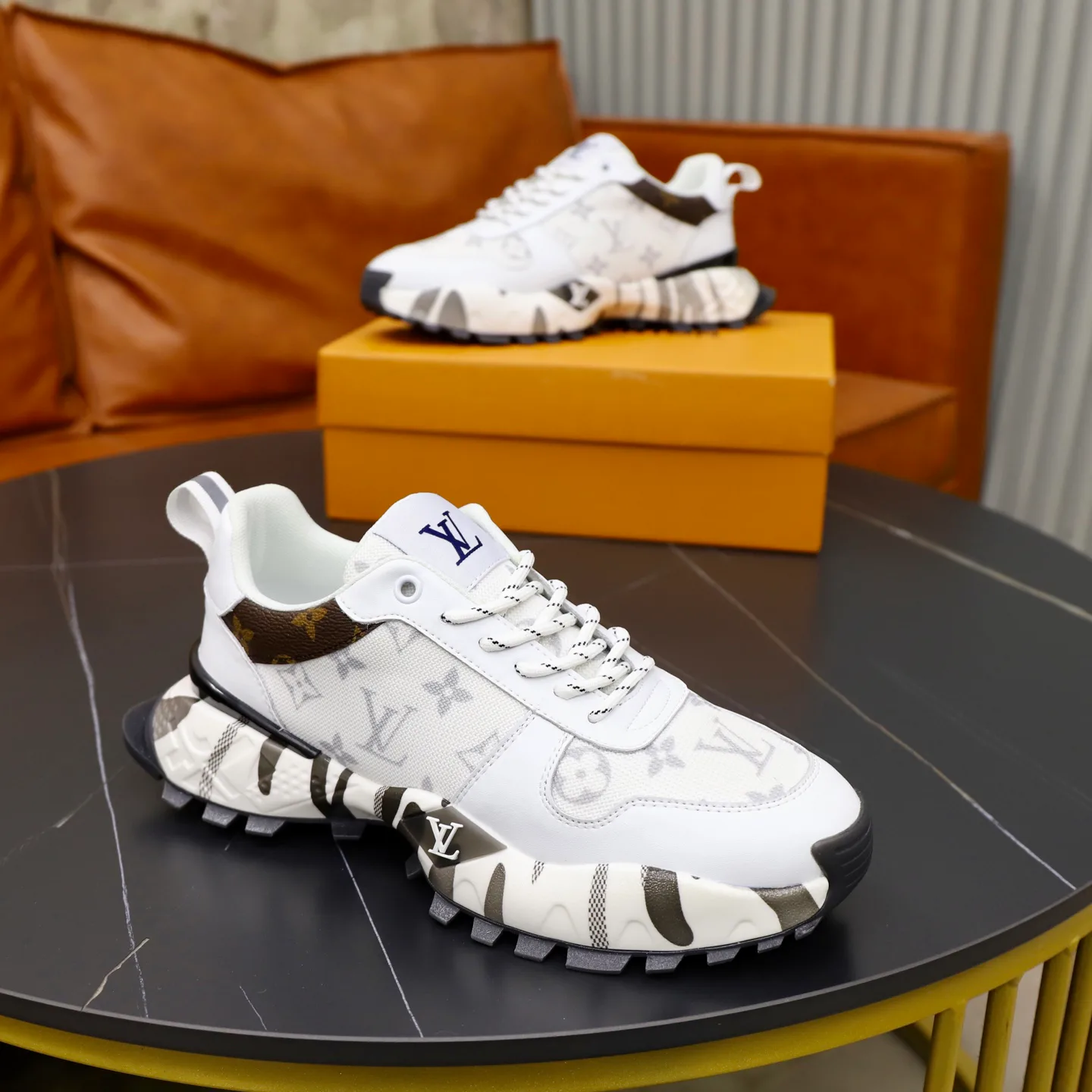 Men's Sneakers LOUIS VUITTON 18516257