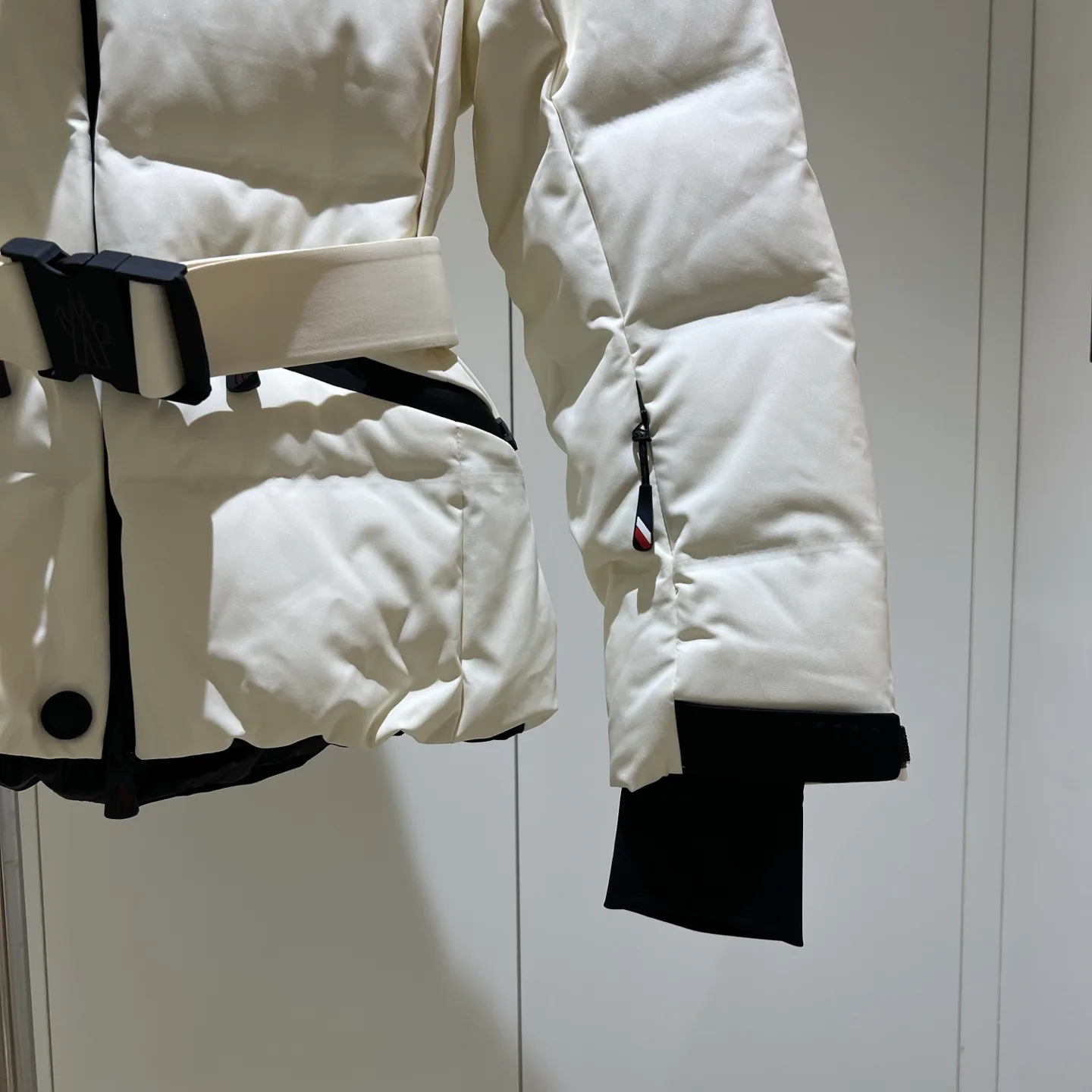 Women's Jackets And Down Jackets MONCLER 18180078