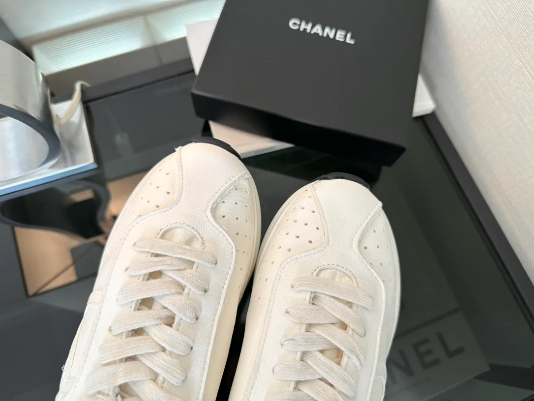Women's Sneakers CHANEL 18450627