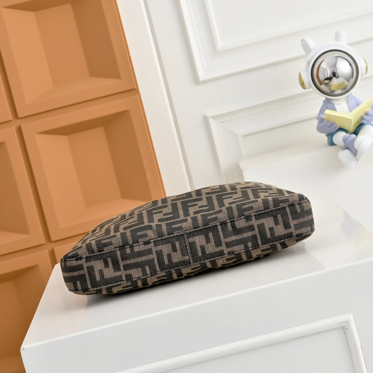 Классические Сумки Женские Fendi 18676175