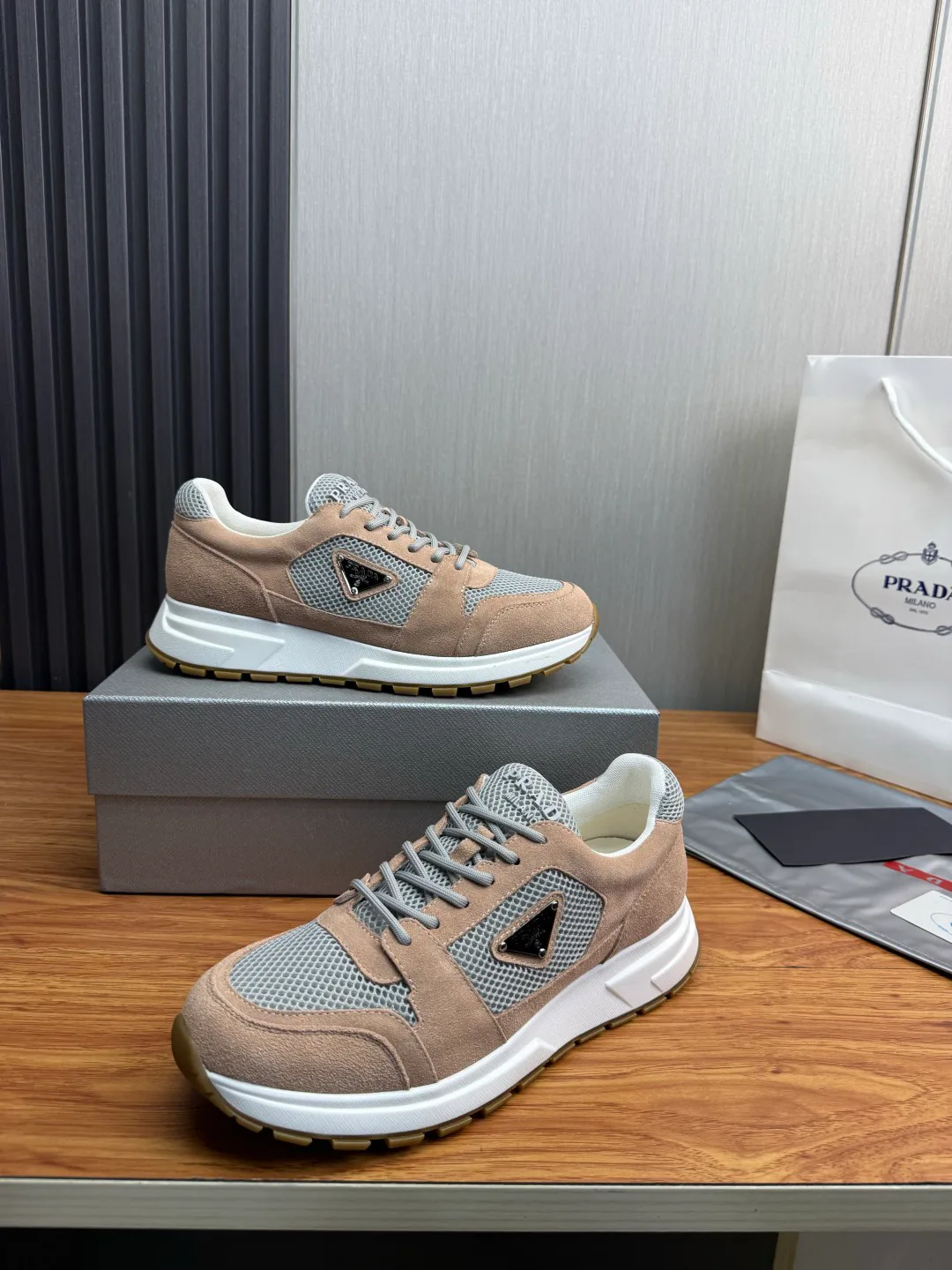 Men's Sneakers PRADA 18418637