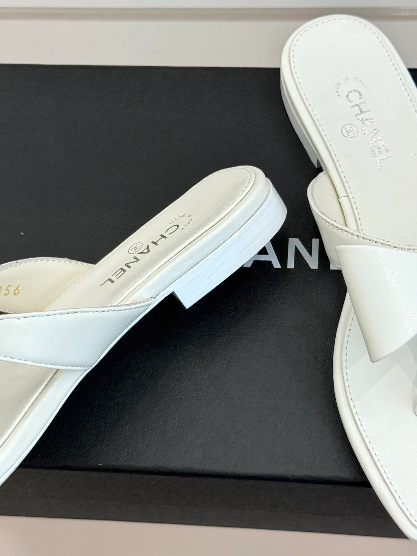 Women's Flip-Flops CHANEL 16965746