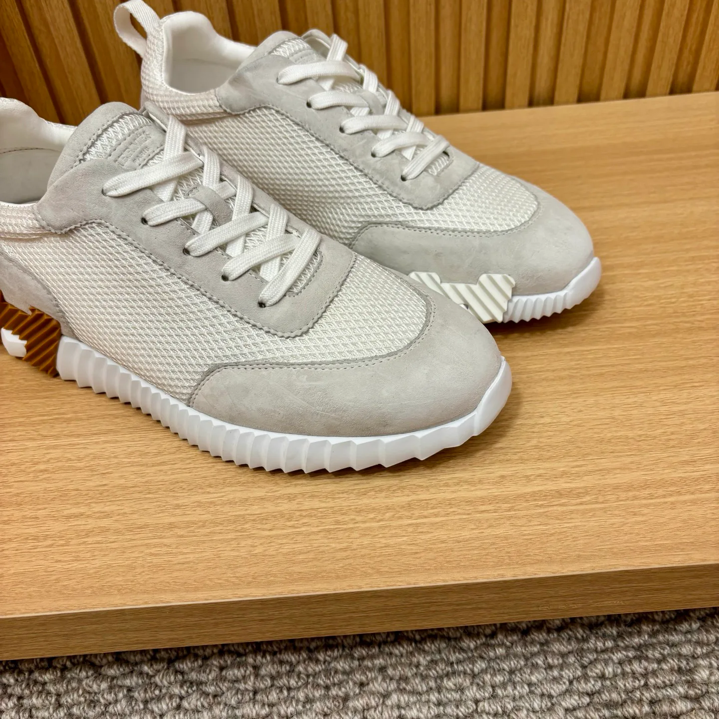 Women's Sneakers LOUIS VUITTON 18438921