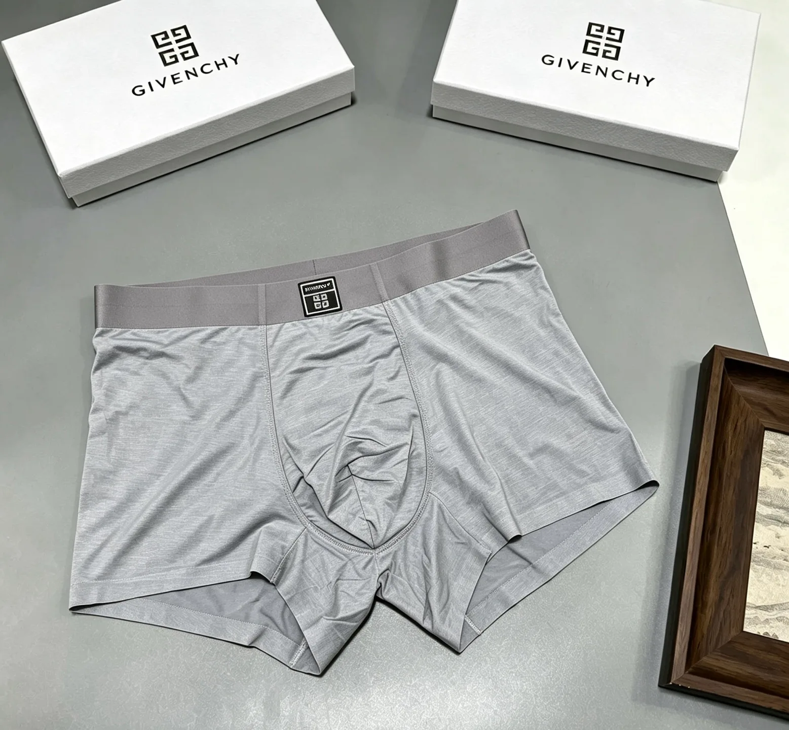 Men's Shorts GIVENCHY 18097536