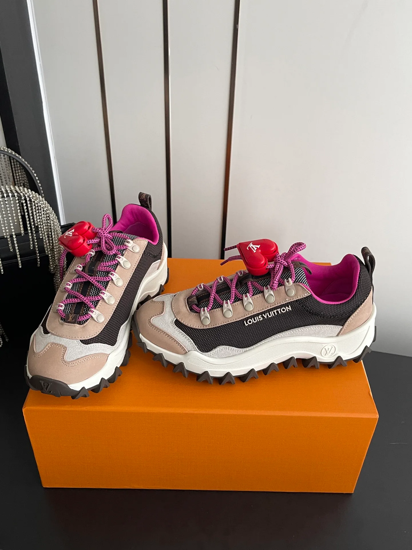 Women's Sneakers LOUIS VUITTON 17554379
