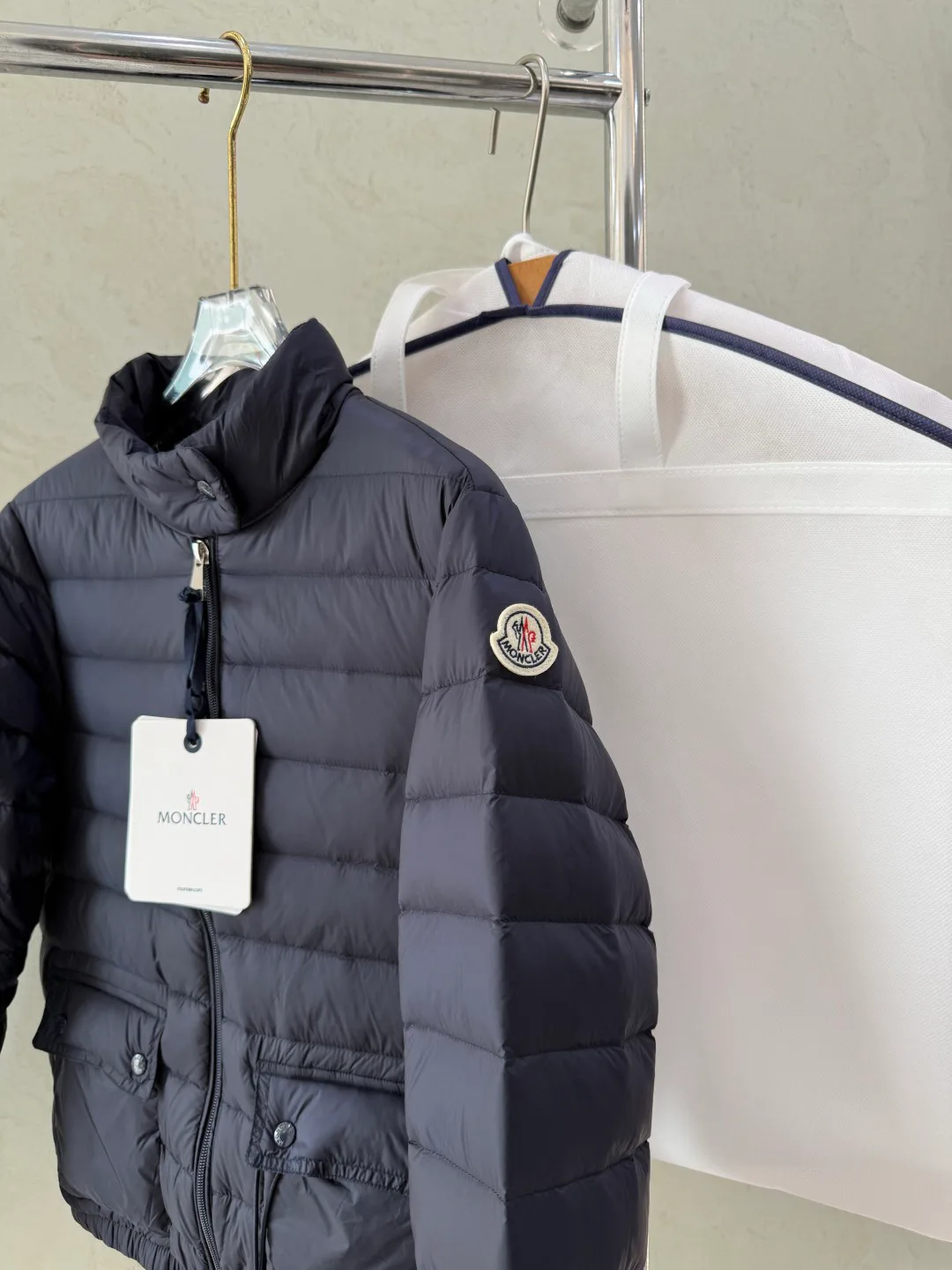 Women's Jackets And Down Jackets MONCLER 18043489