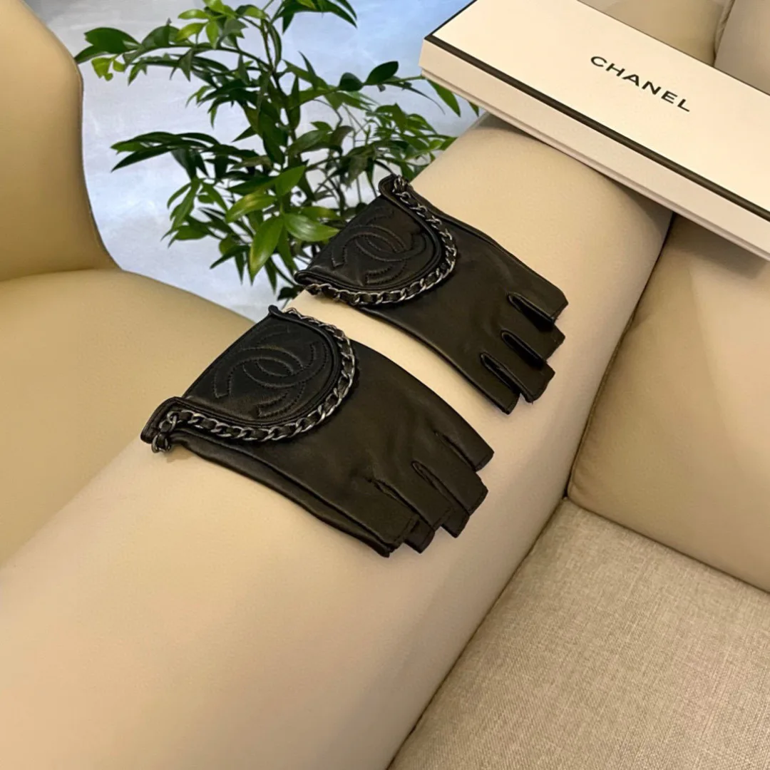 Gloves CHANEL 18525720