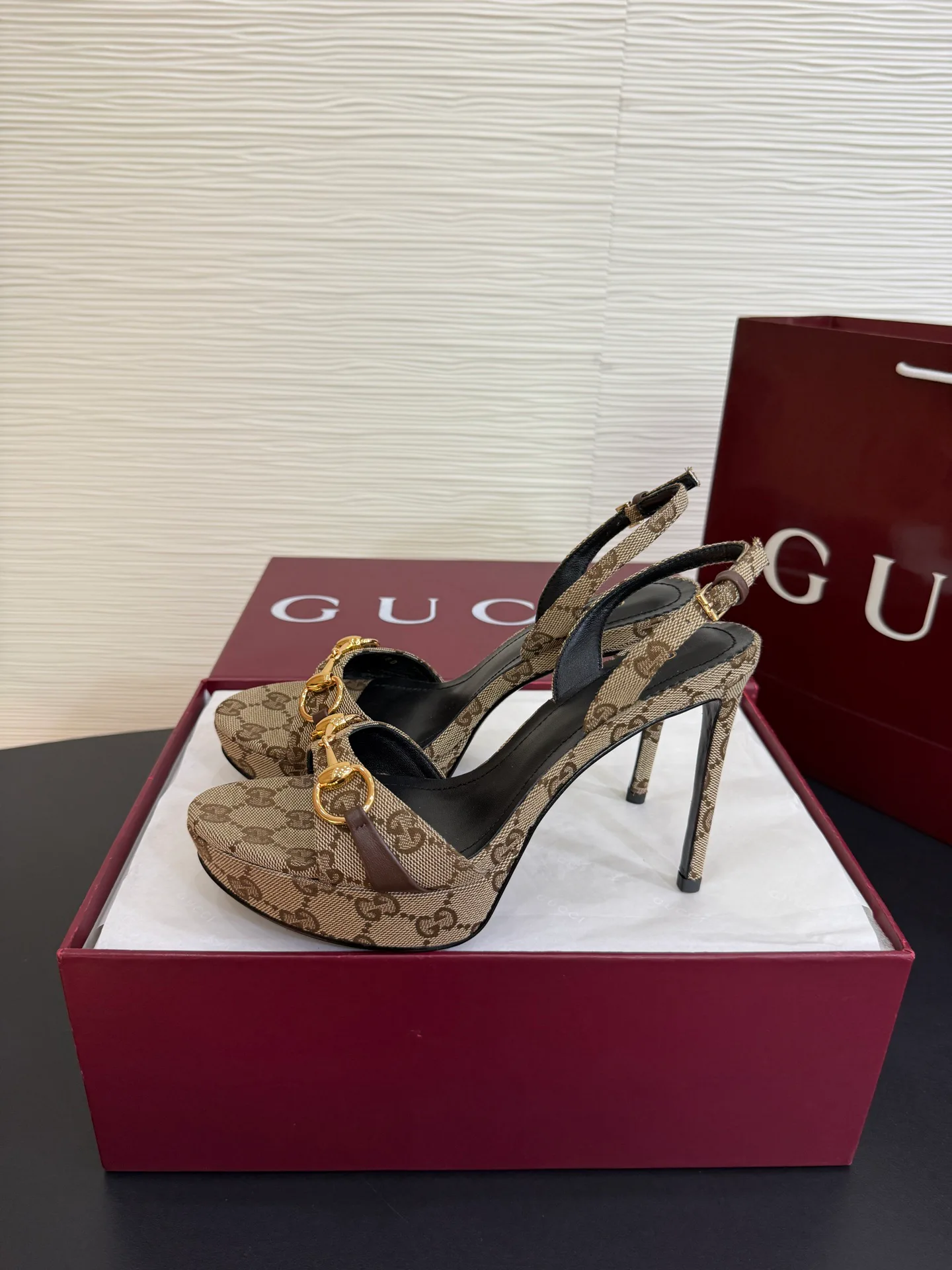 Women's Open-Toe Sandals GUCCI 18071182