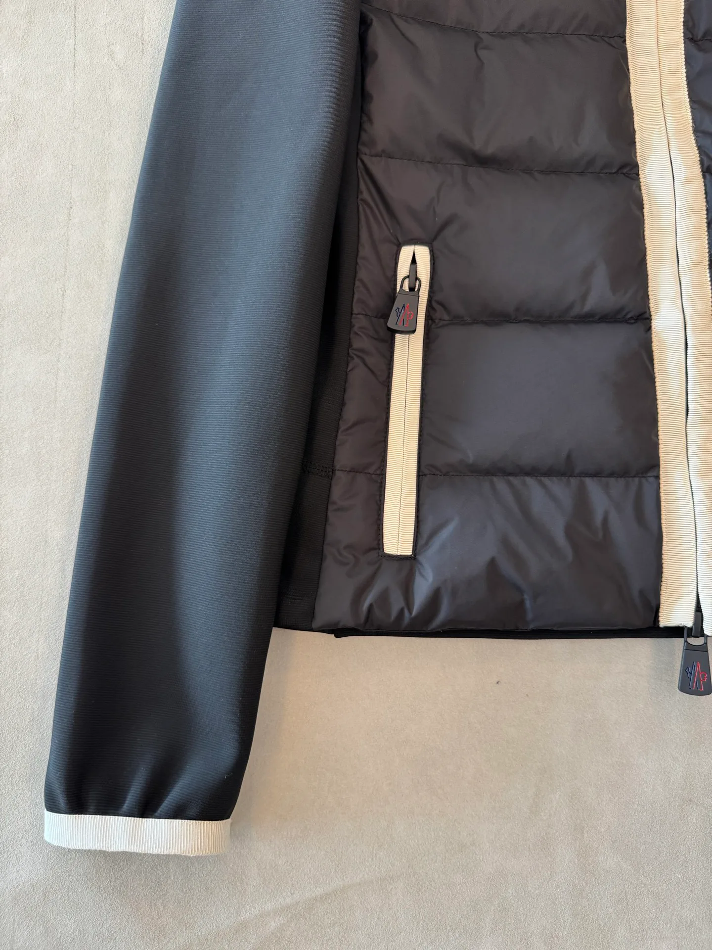 Women's Jackets And Down Jackets MONCLER 18491939