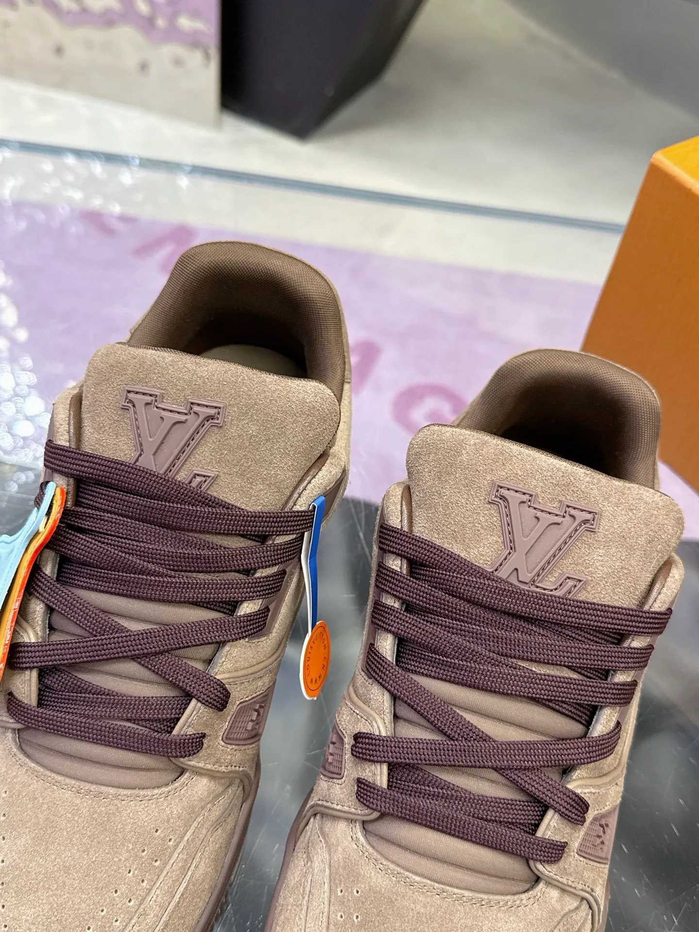 Women's Sneakers LOUIS VUITTON 17530411