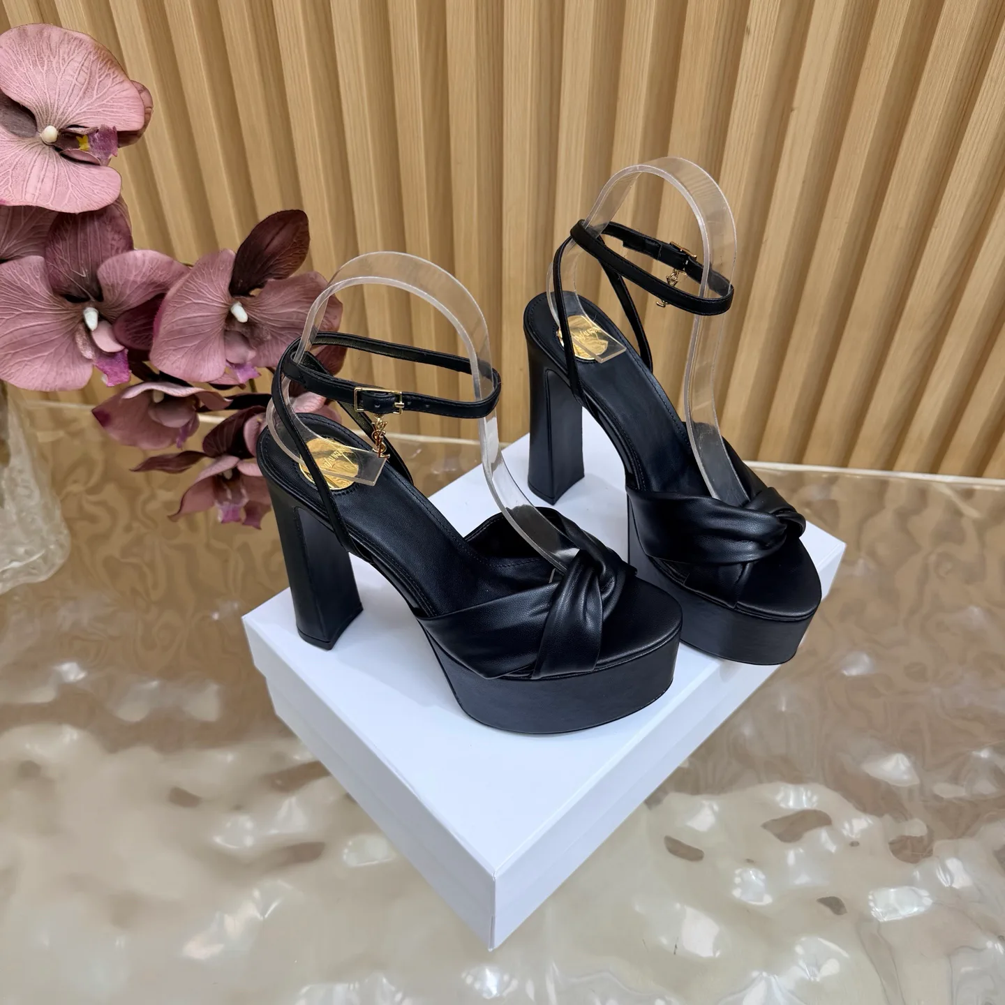 Women's Open-Toe Sandals SAINT LAURENT 18235636