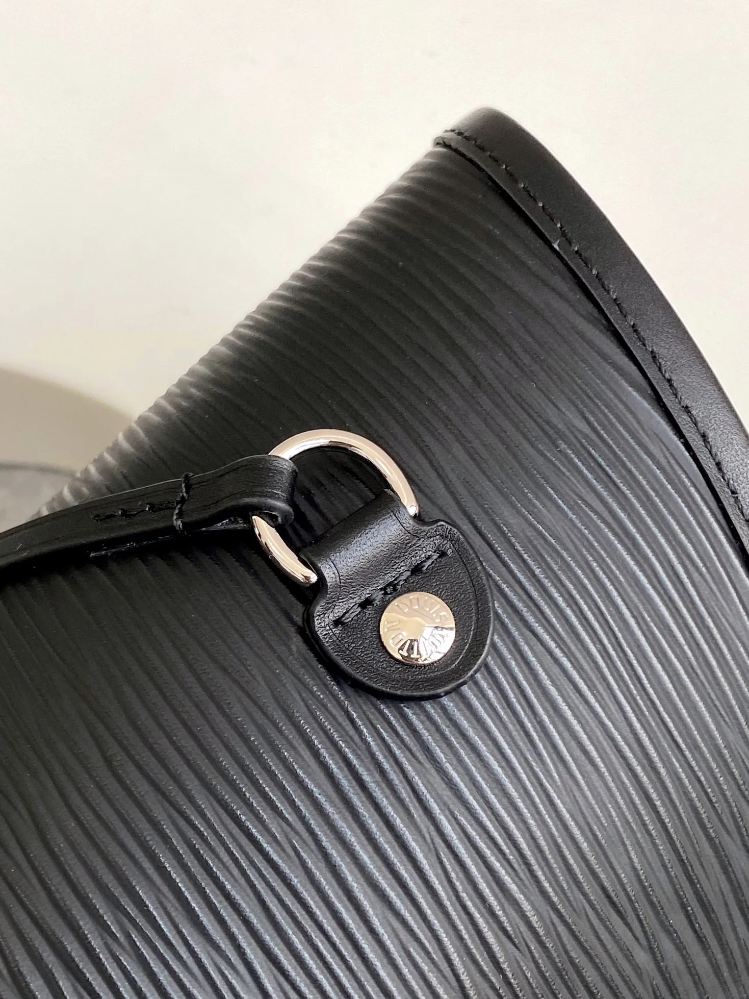Women's Classic Handbags LOUIS VUITTON 17844894