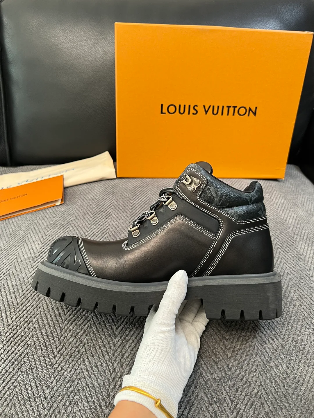 Men's Ankle Boots LOUIS VUITTON 18417475