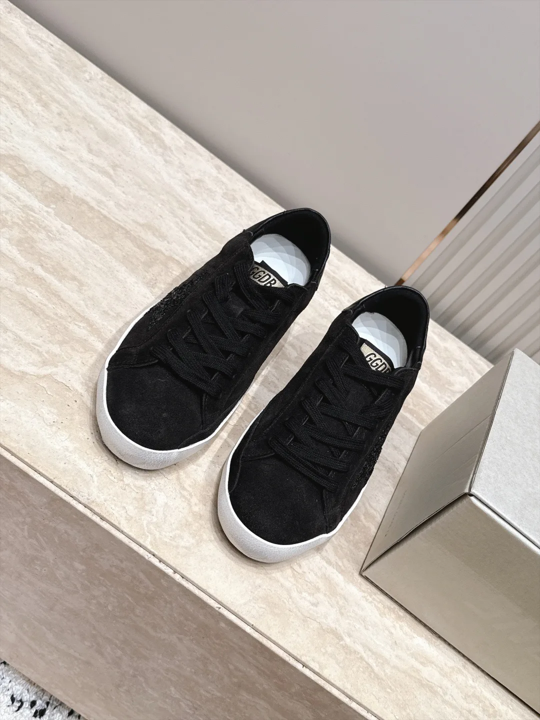 Women's Sneakers GOLDEN GOOSE 17963438