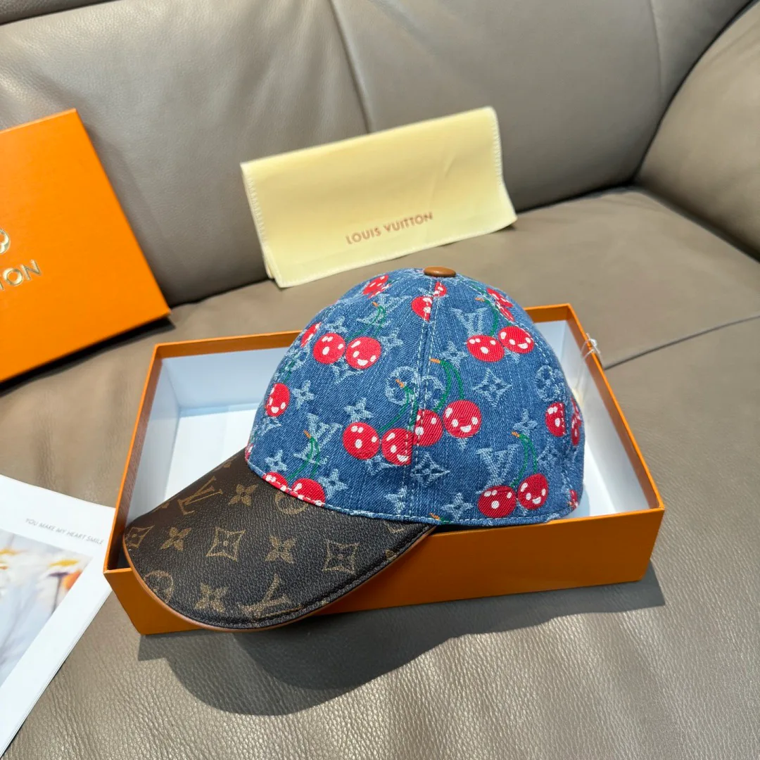 Hats LOUIS VUITTON 18347059