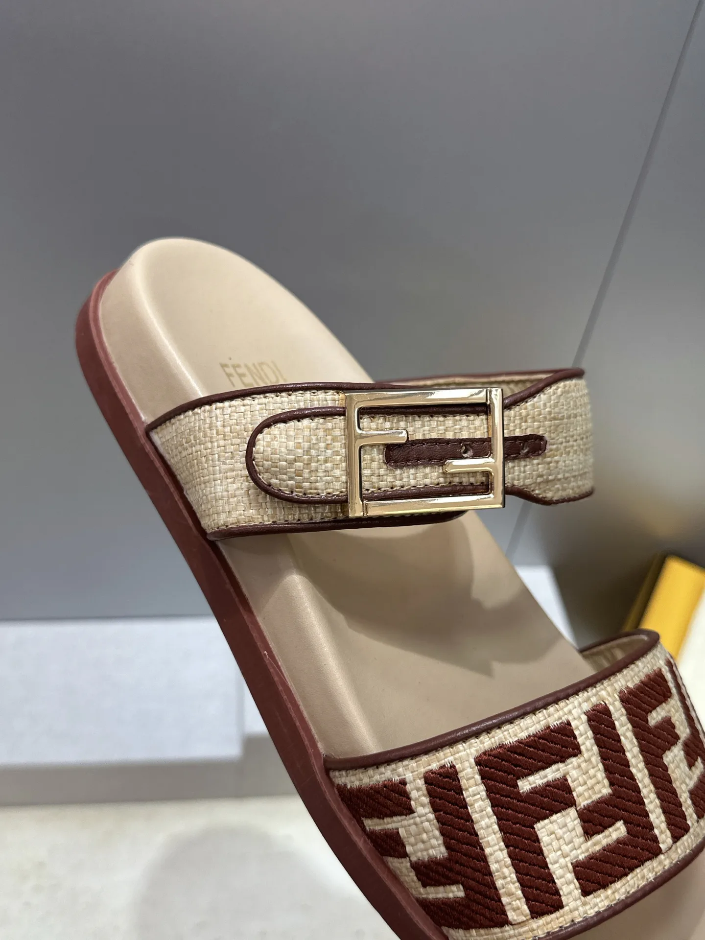 Women's Flip-Flops FENDI 16910446