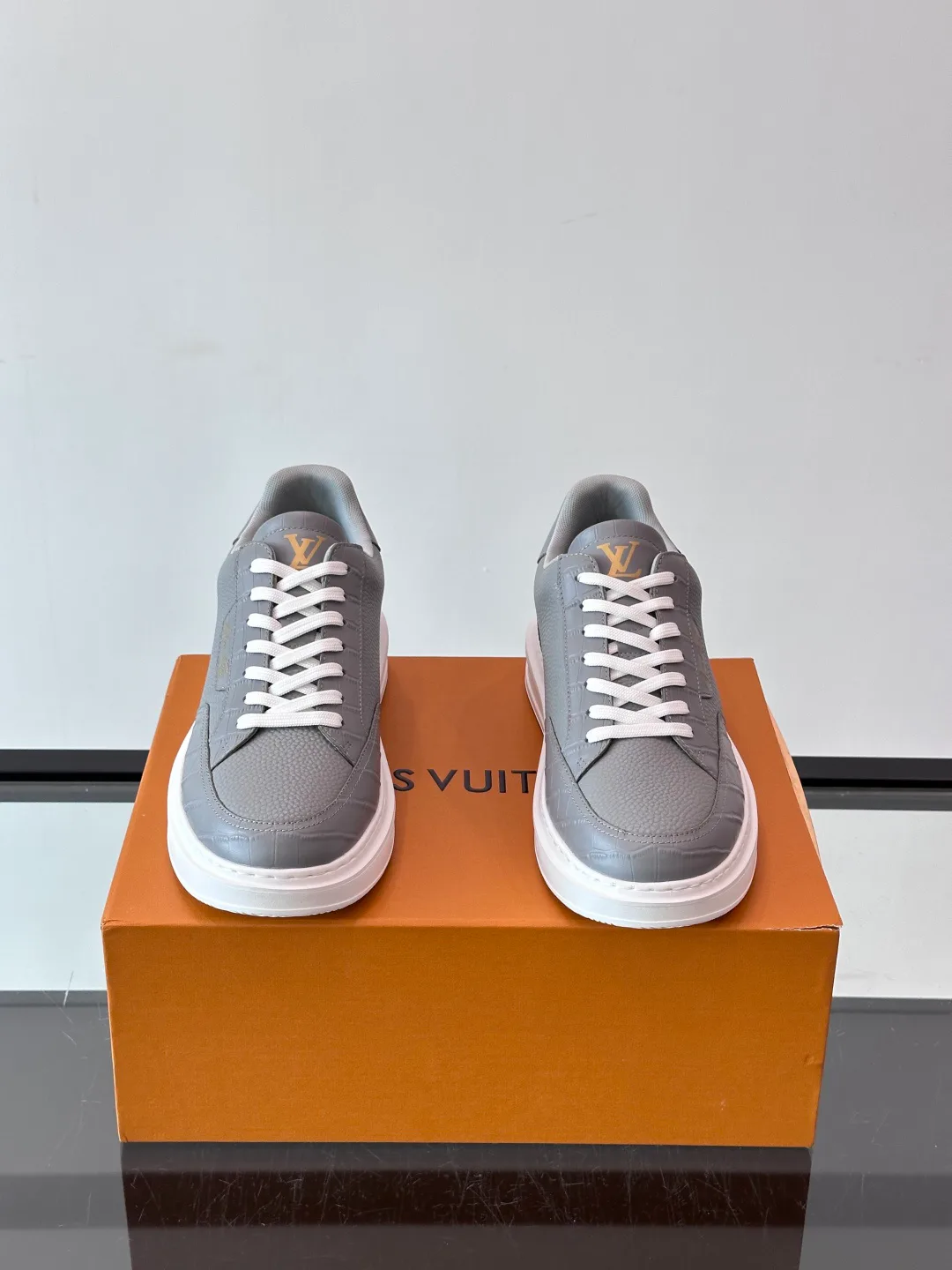 Women's Sneakers LOUIS VUITTON 18400576