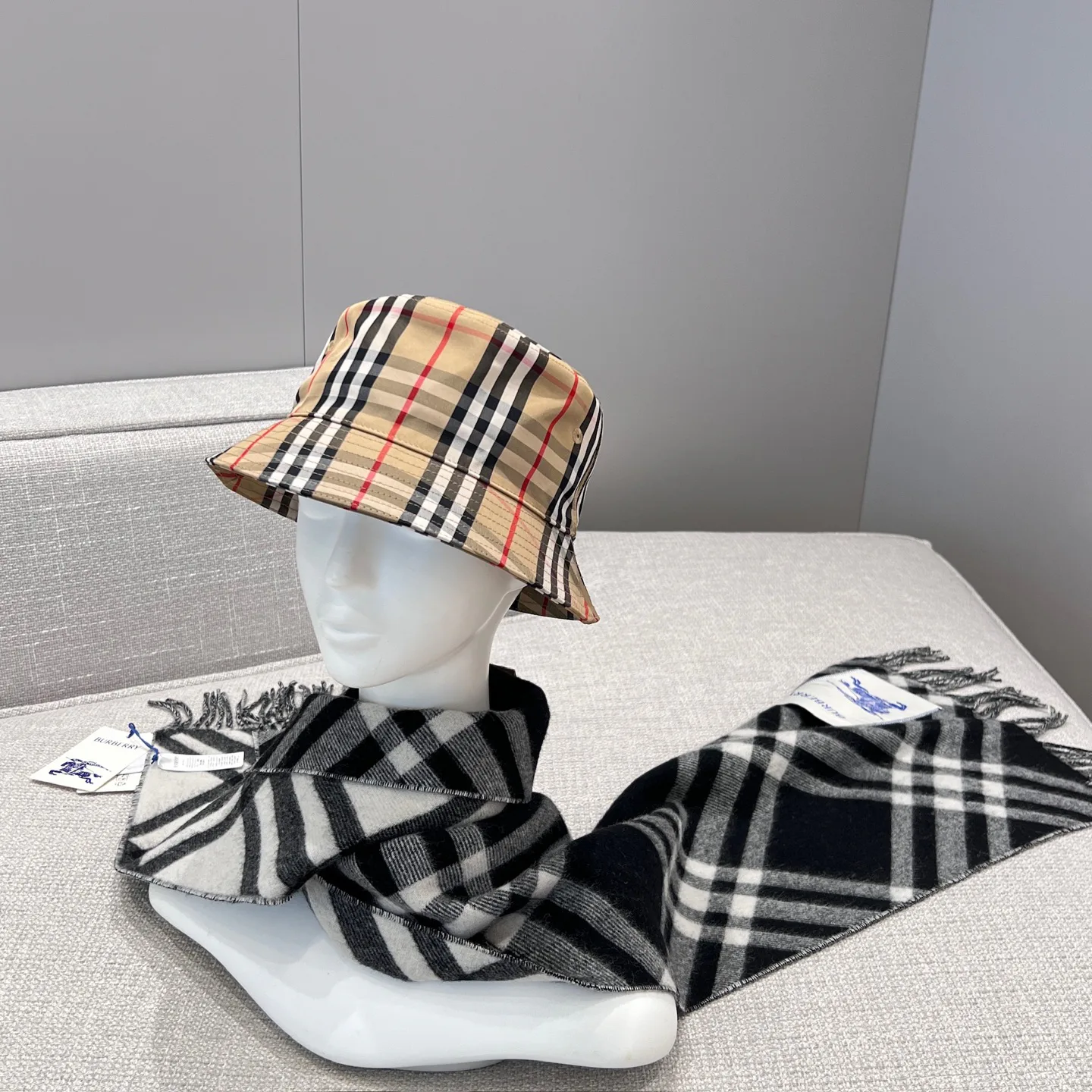 Scarves BURBERRY 17945515