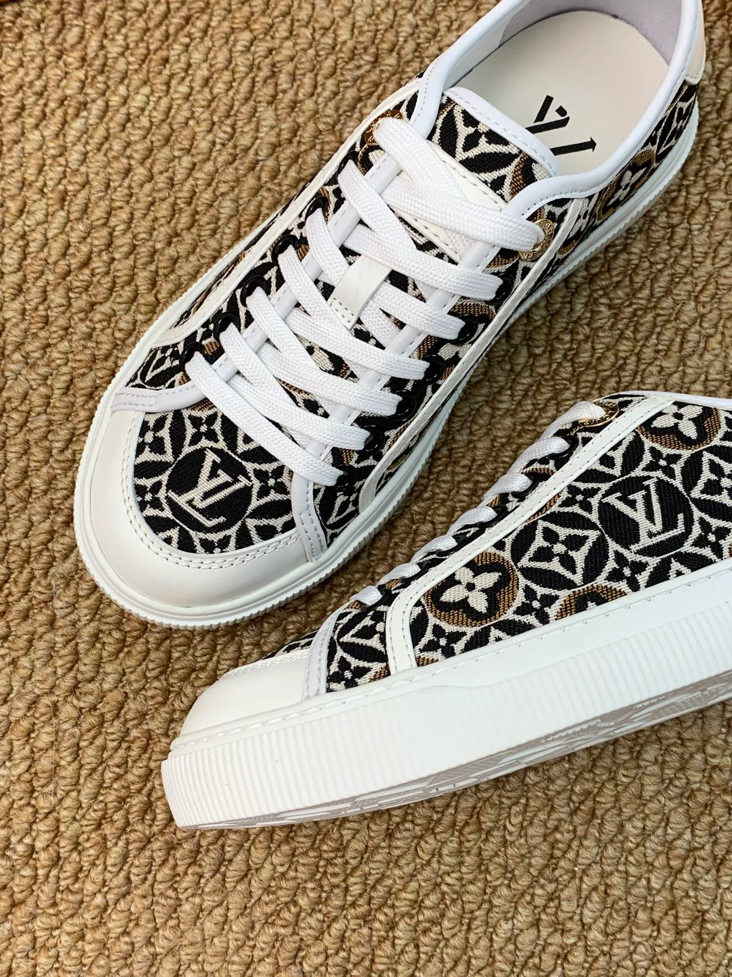 Women's Sneakers LOUIS VUITTON 17545201