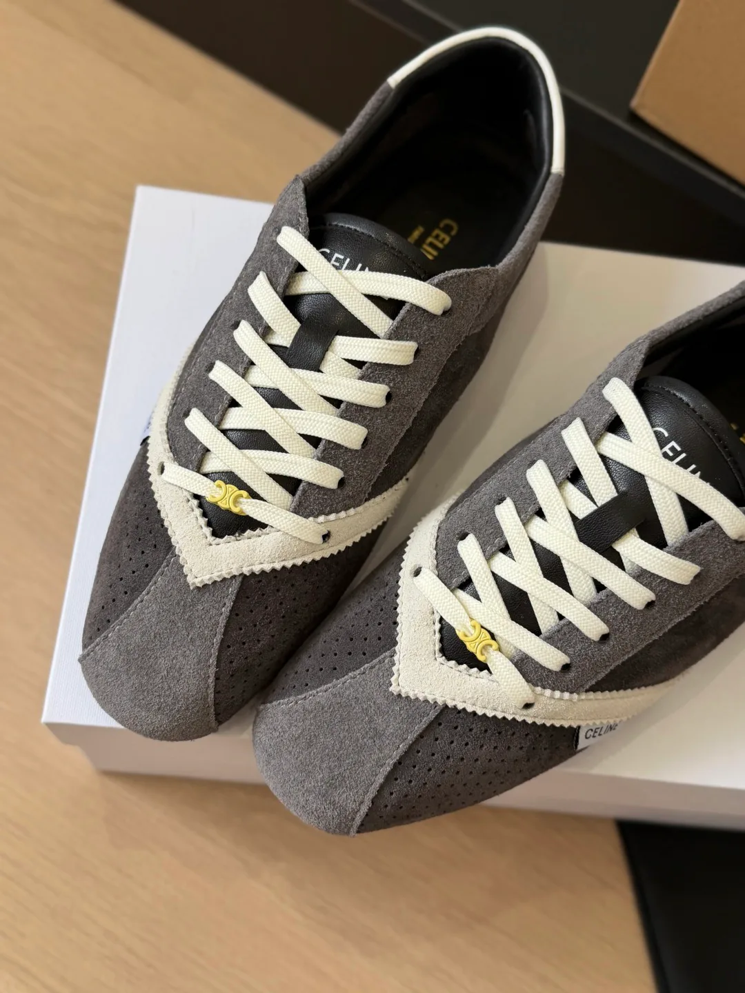 Women's Sneakers CELINE 18224057